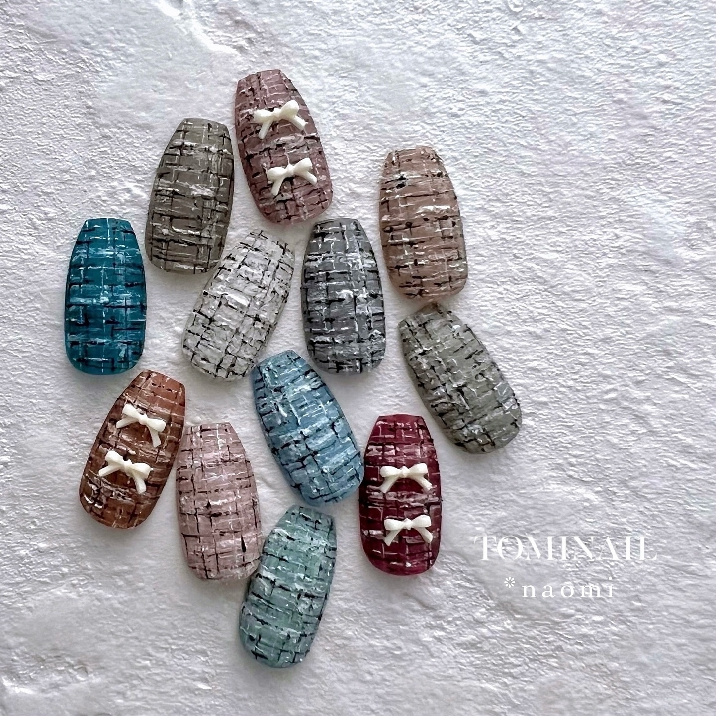 冬にぴったりの可愛いcolor🧶

@tominail.japan 
TOMINAIL*naomi  FURGEL

⁡
温かみのあるファーの繊維入り
001〜006 繊維の奥行きを感じられる上品質感♡
007〜012 やわらかな繊維感の