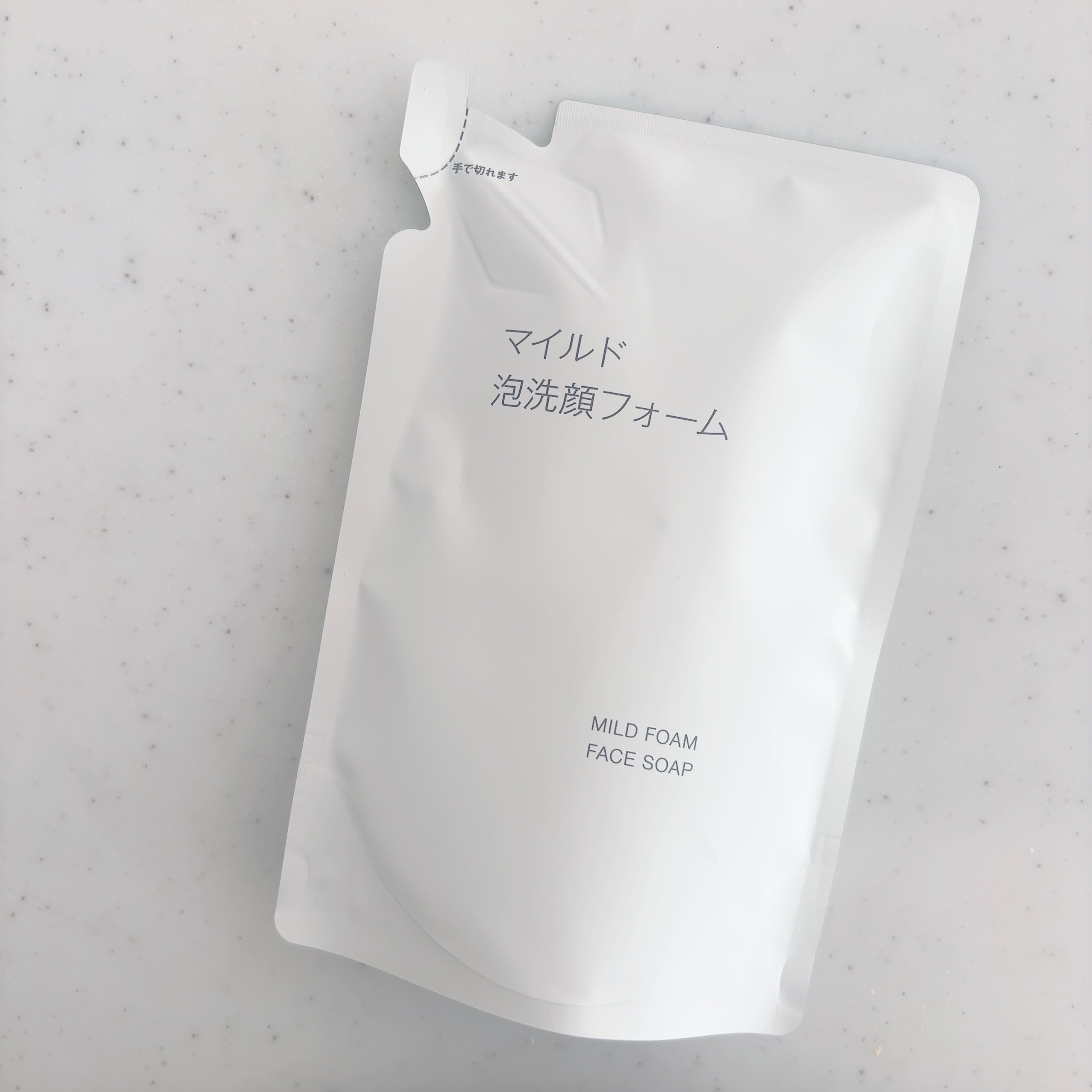 無印良品　マイルド泡洗顔フォー詰替用
朝は泡洗顔を使用。
無印の泡洗顔はコスパが良い！！
何度目かのリピートです。

肌のつっぱりもなく、敏感肌でも安心して使えます。

#敏感肌 
#プチプラ 
#正直レビュー 
#毛穴ケア 
#スキンケア