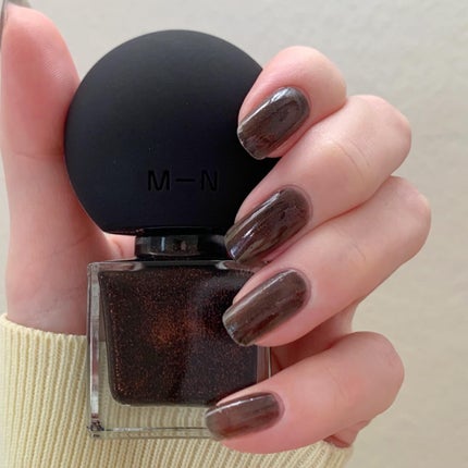 yomogi on LIPS 「MNクリーチャーズネイル06WITCHシアーなブラックに赤ラメ..」(1枚目)