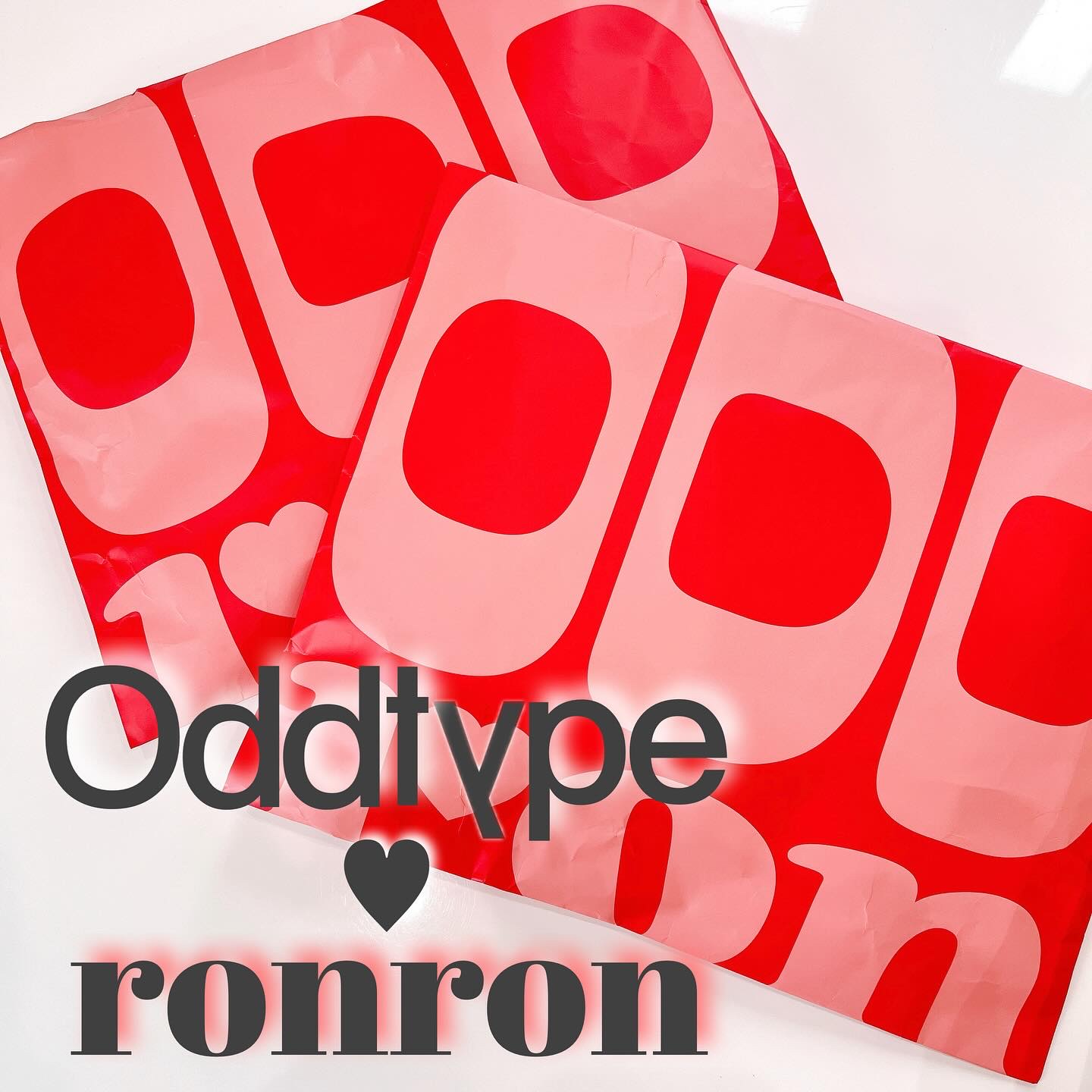 💜 Oddtype ❤︎ ronron 💜〈オッドタイプ× ロンロン〉

この前、MUSISAで偶然見つけて買った
コスメブランドとアパレルブランドの
コラボセット🩷

娘の分と私の分2セット買ったんだけど、
めっちゃ可愛かったので紹