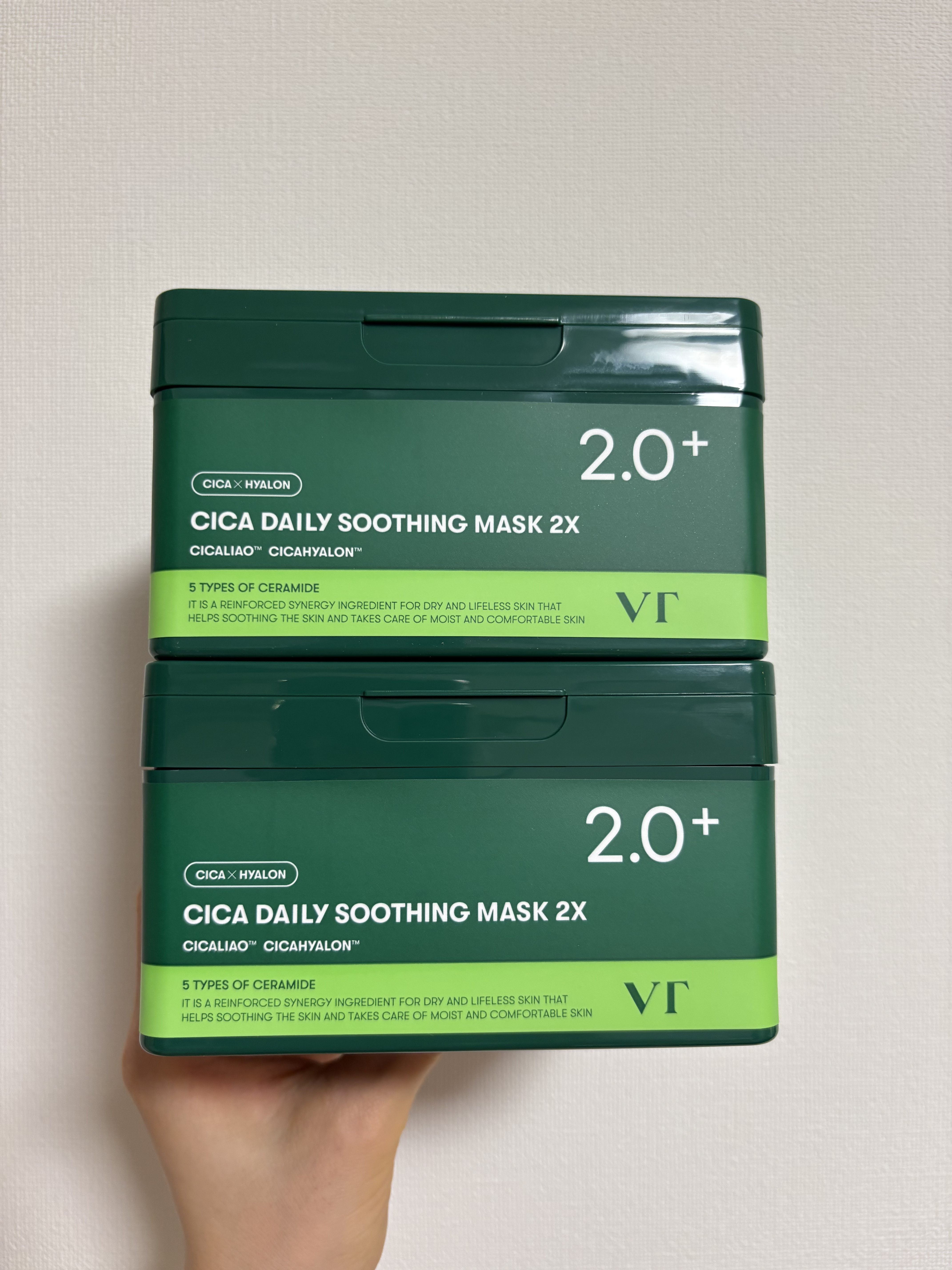 VT CICAデイリースージングマスク2X🐯

CICA成分2倍になってリニューアル✨
二箱買っちゃった。笑

シートが昔のより厚みがあるし
柔らかくて肌触りがいい〜☺️

1番びっくりしたのは
貼ったあとのぴたっと感、、！
すごいフィッ