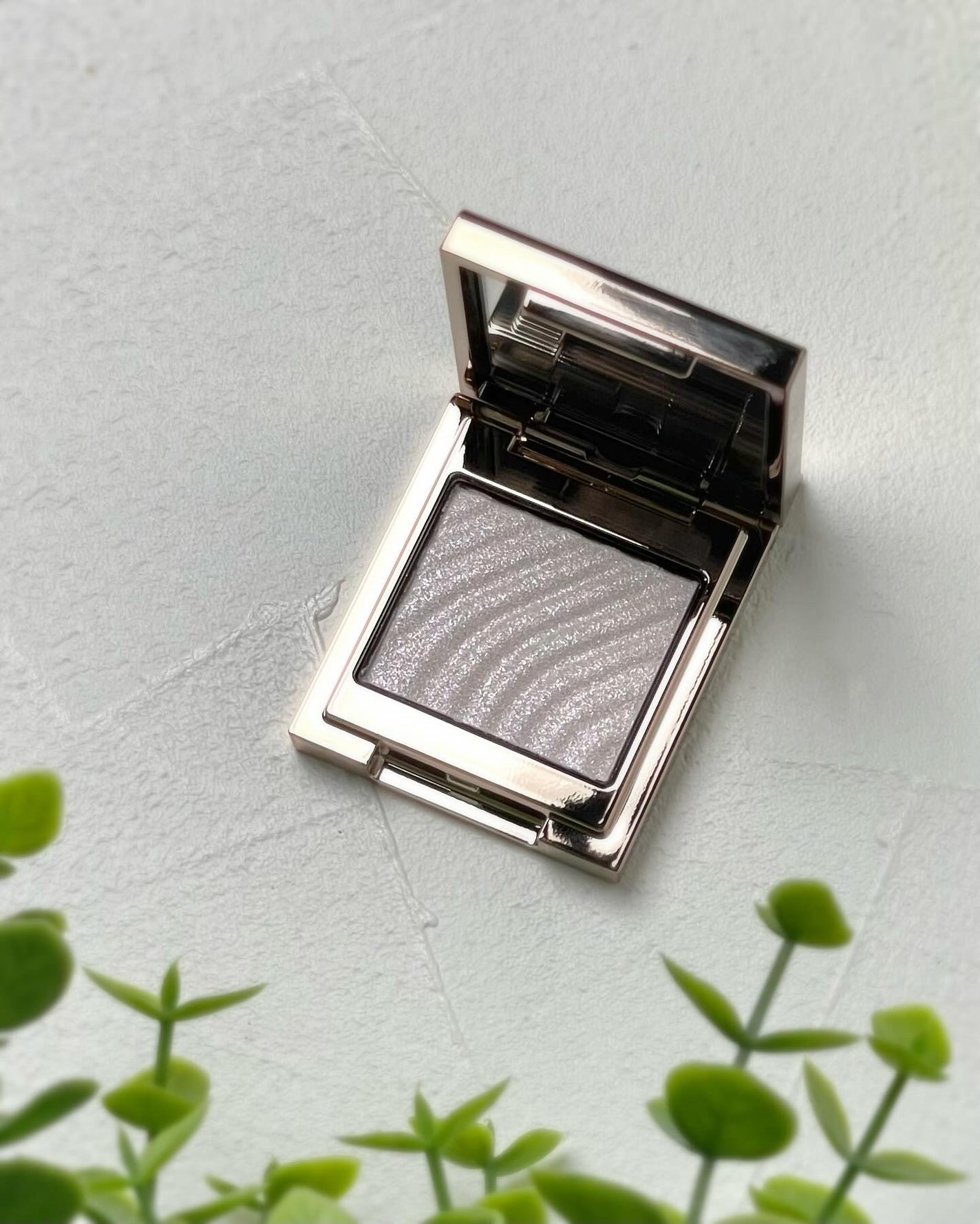 ルナソル モノアイカラーレーション/LUNASOL/単色アイシャドウを使ったクチコミ(4枚目)