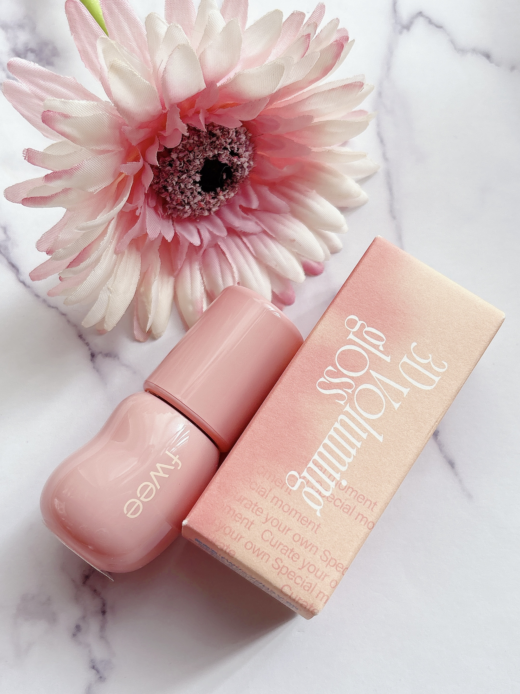 フィー 3Dボリューミンググロス/fwee/リップグロスを使ったクチコミ（3枚目）