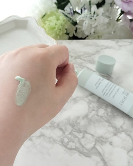 TIME SECRET ミネラル 薬用プライマーベースのクチコミ「寒くなってくると頬の赤みが気になります。グリーンの下地で打ち消し!
メイクしながらスキンケア.....」(2枚目)