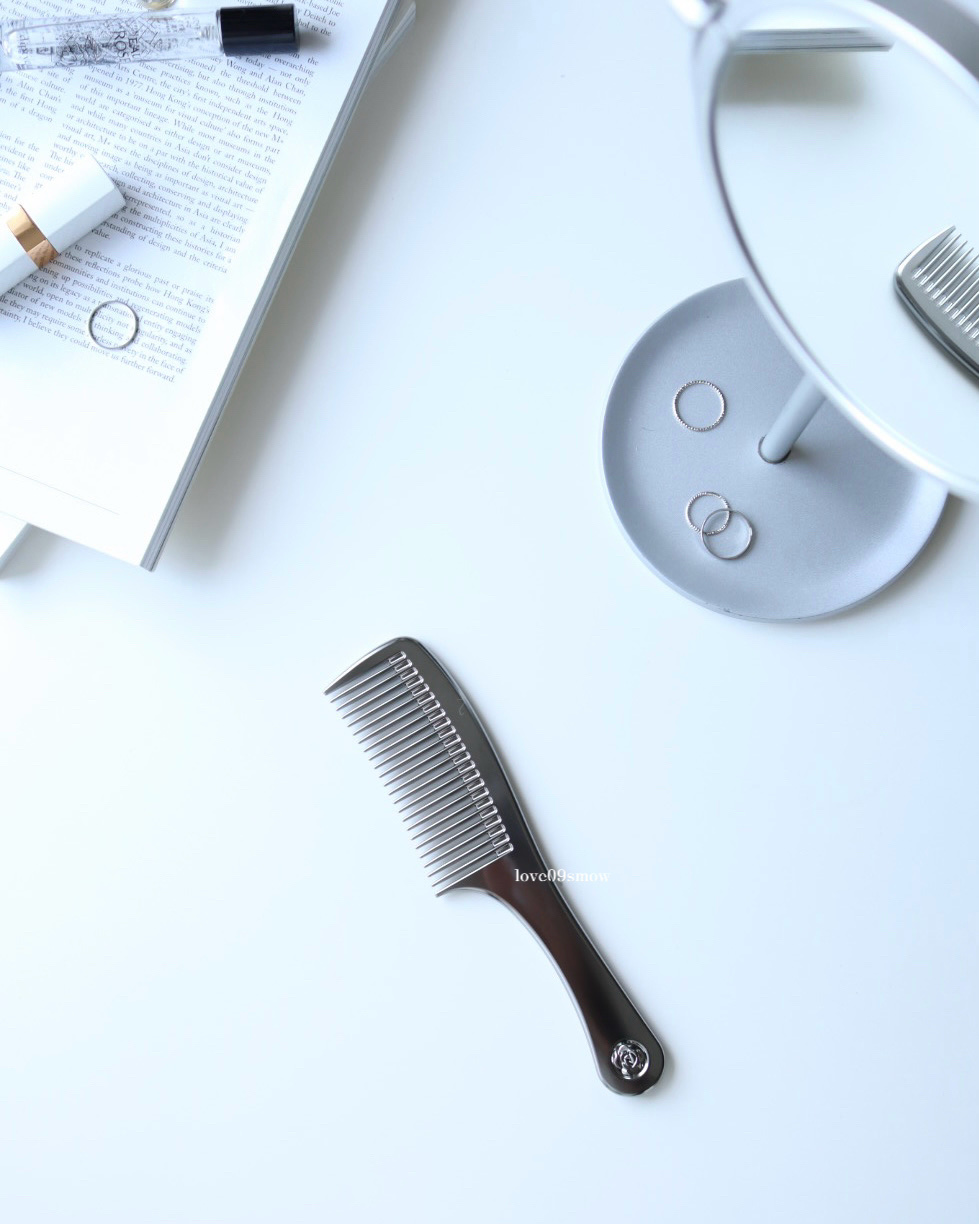 haircare♡

毎日のケアにもスタイリングにもこれ１本♡

………

LumiKA+(ルミカプラス)
プラチナローズコーム
（ダークチタニウム）
………

2025年5月にデビューしたばかりのブランド ”LumiKA+(ルミカプラス)