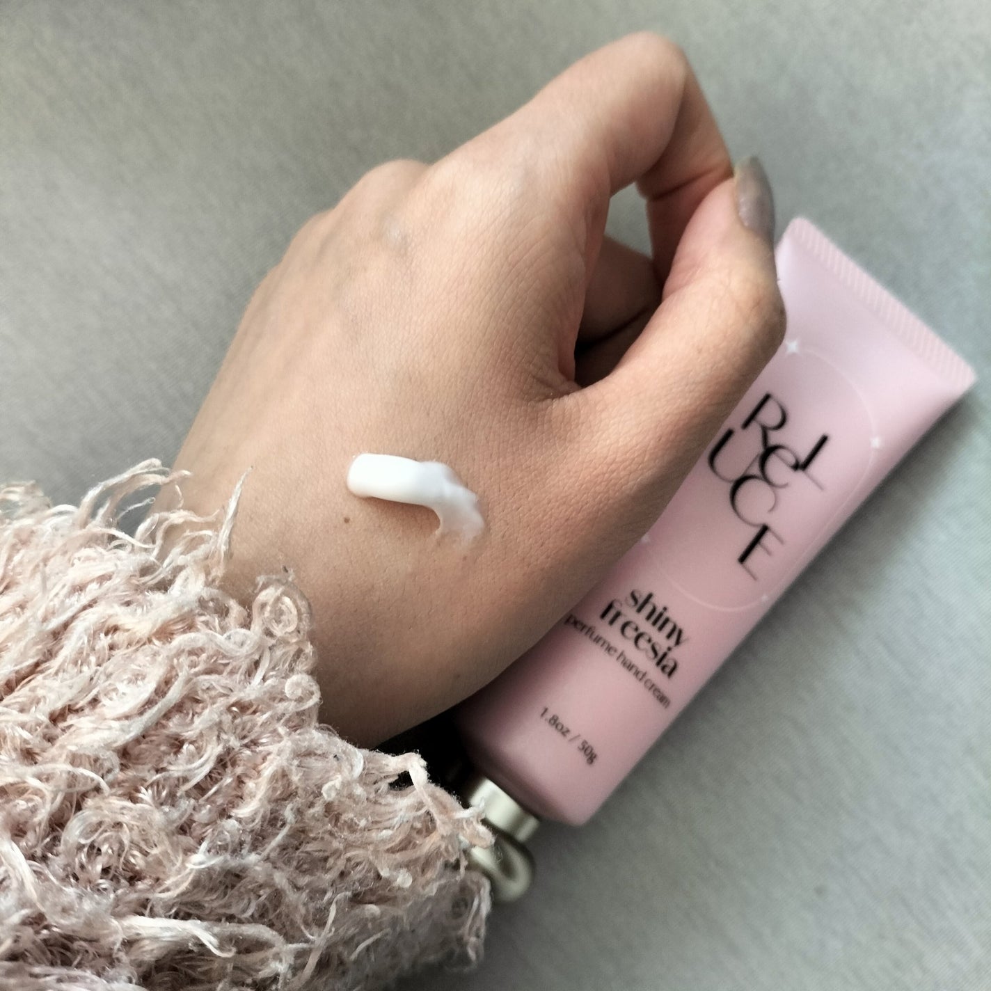 パフュームハンドクリーム シャイニーフリージア/ReLUCE/ハンドクリームを使ったクチコミ(2枚目)