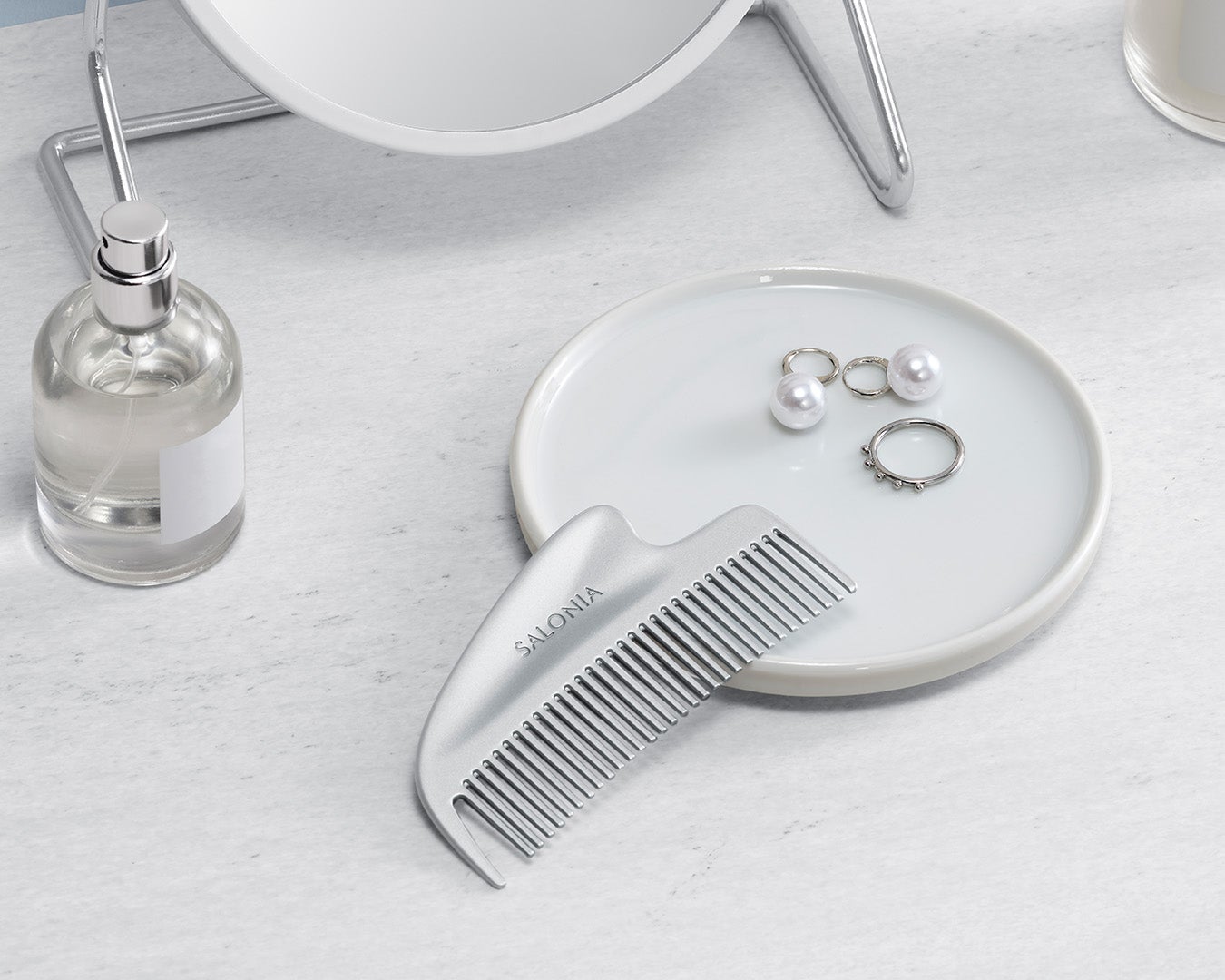 SALONIA(サロニア)公式アカウント on LIPS 「サロニアのピュアメタルコームとは?☑️メッキも材質も金属で、静..」(1枚目)