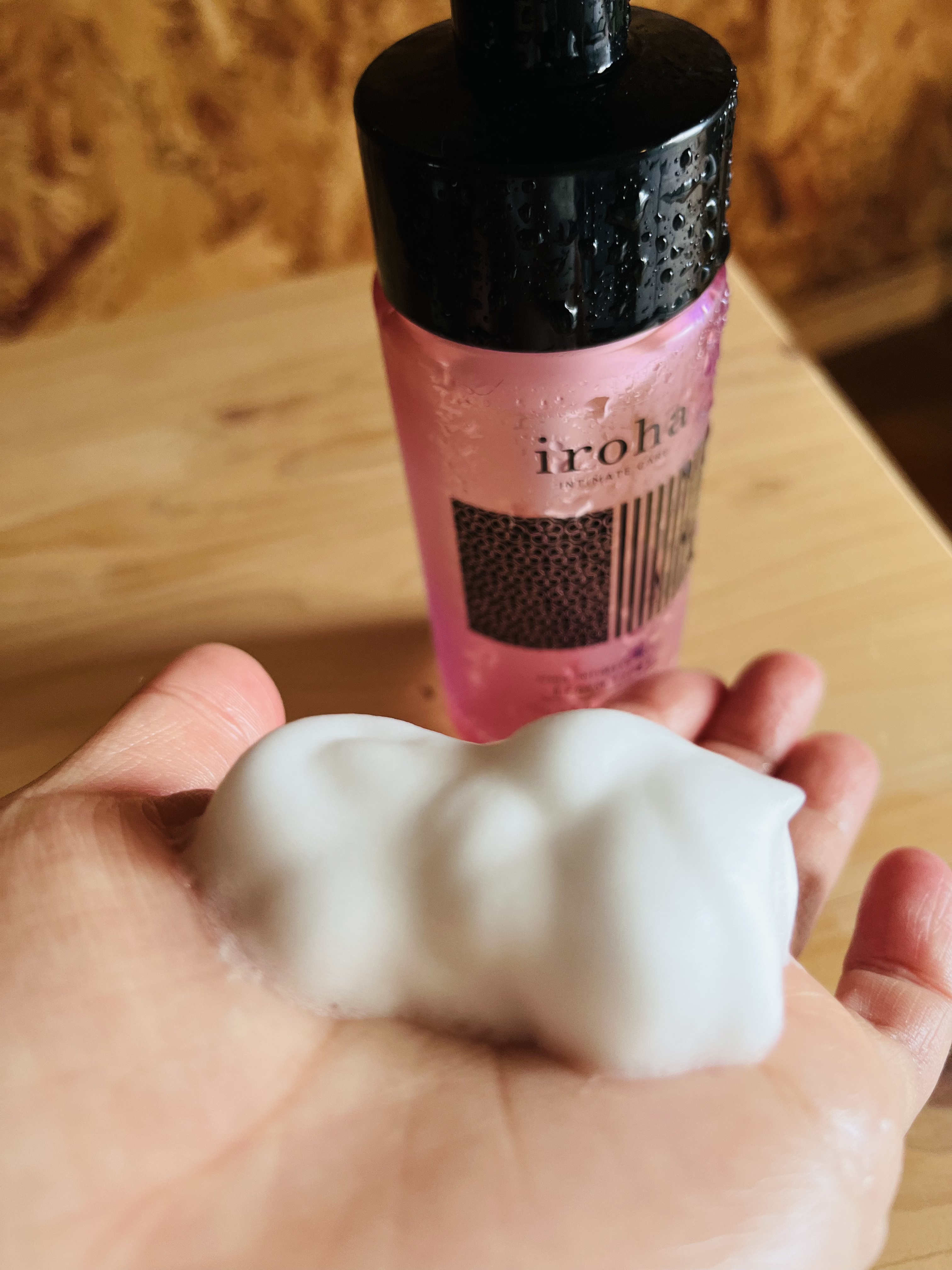 イロハ インティメートウォッシュ フォームタイプ ダマスクローズとゼラニウムの香り/iroha INTIMATE CARE/デリケートゾーンケアを使ったクチコミ（2枚目）