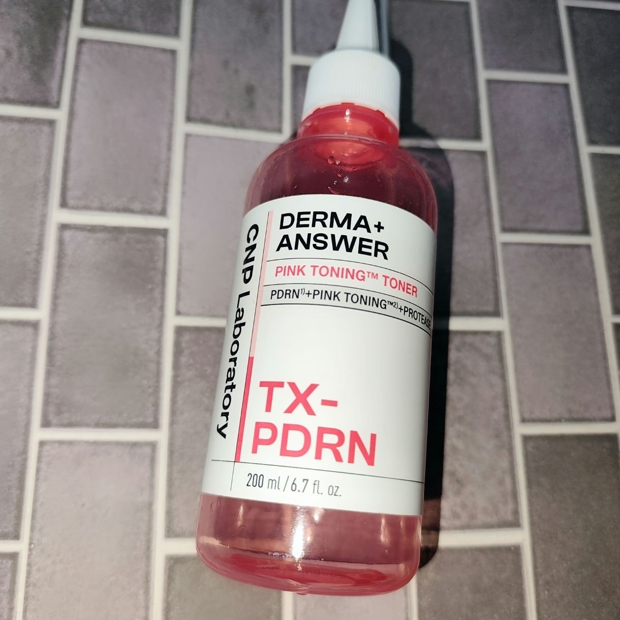 CNP Laboratoryダーマアンサーピンクトーニングトナー

モニターで頂いてました。
さっぱり目な使用感ながら、使うたびにテンションが上がるピンク。
乾燥などは感じず、快適に使えました。
色々スキンケアがあるので、リピートするかは迷