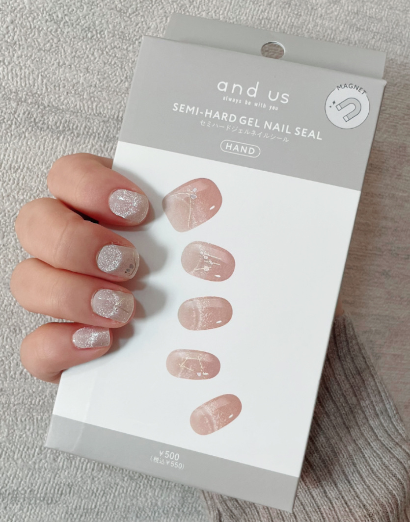 and us　セミハードジェルネイルシール

¥550

ついに出ましたマグネットネイル！！
角度でキラキラ変わってめちゃかわ！！

以前までの通常ジェルネイルシールは2回分入ってたけど、今回のマグネットは１回分でした！

冬のデザインも楽
