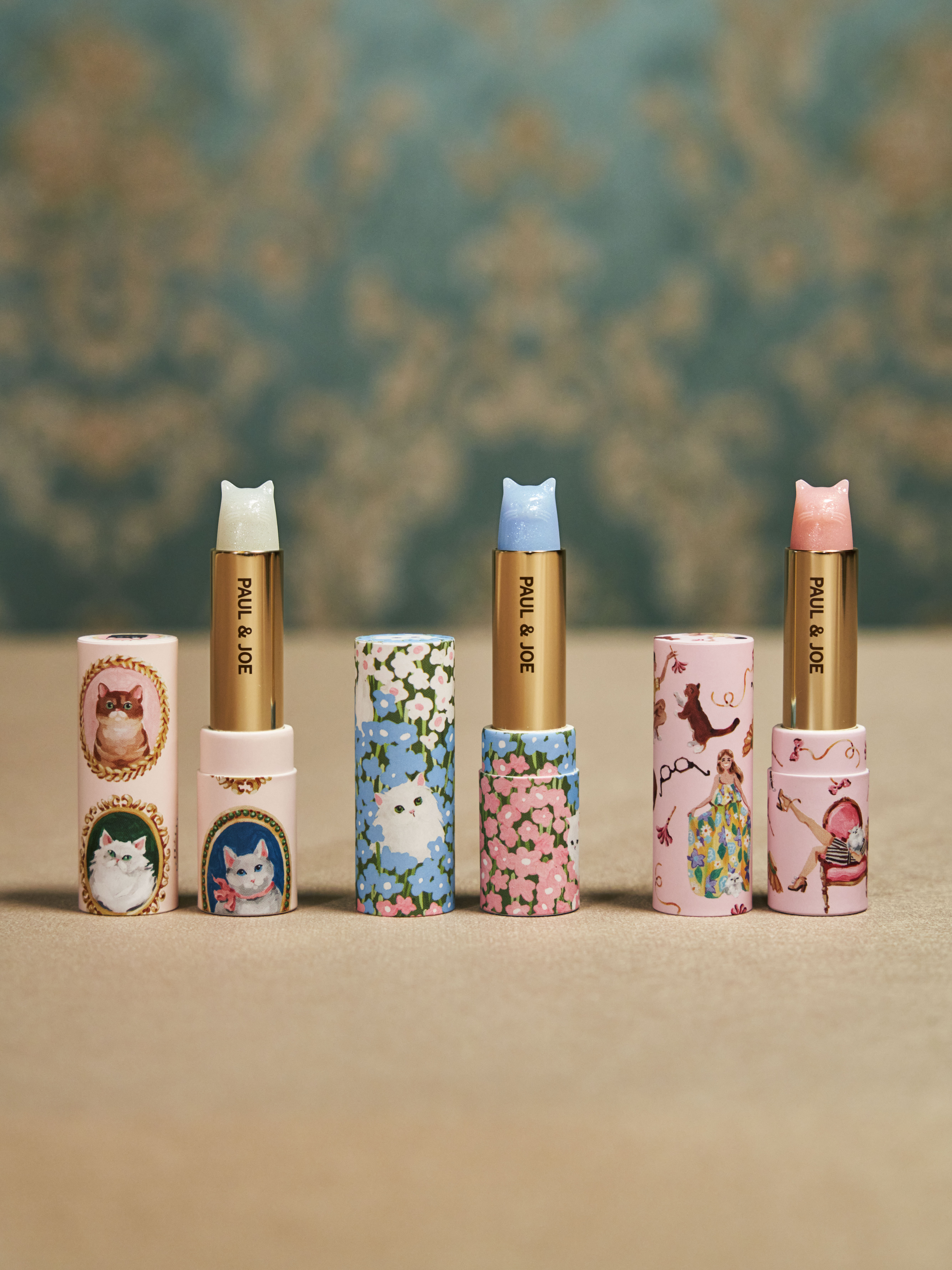 ＼本日より店頭で予約スタート❄️✨／

2025 CHRISTMAS COLLECTION
~Présent de Paris~
パリから届いた、冬の甘い匂い

11月17日予約開始
12月1日発売

静かに瞬く星の下で、愛をささやく恋人た