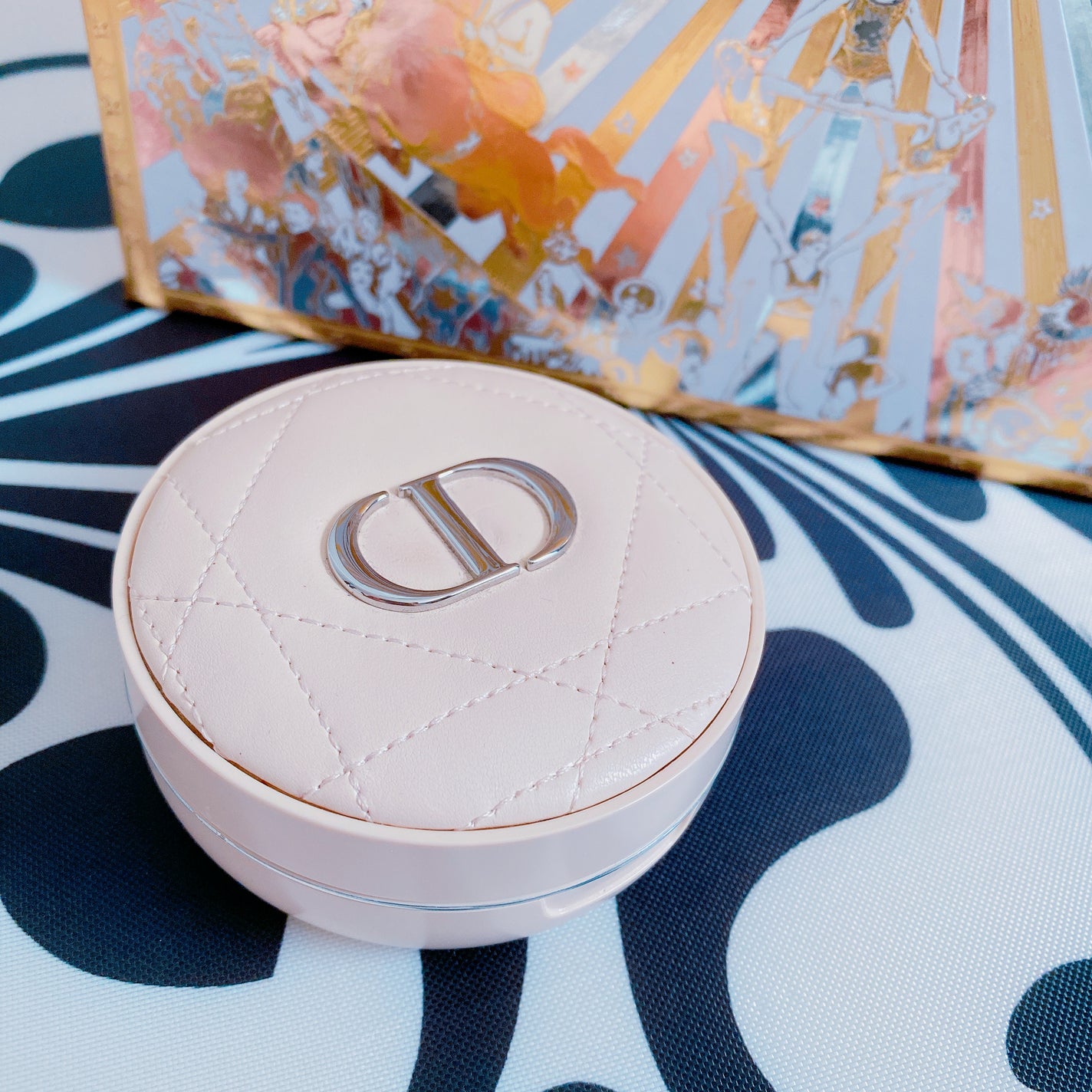 ディオールスキン フォーエヴァー クッション パウダー/Dior/ルースパウダーを使ったクチコミ(2枚目)