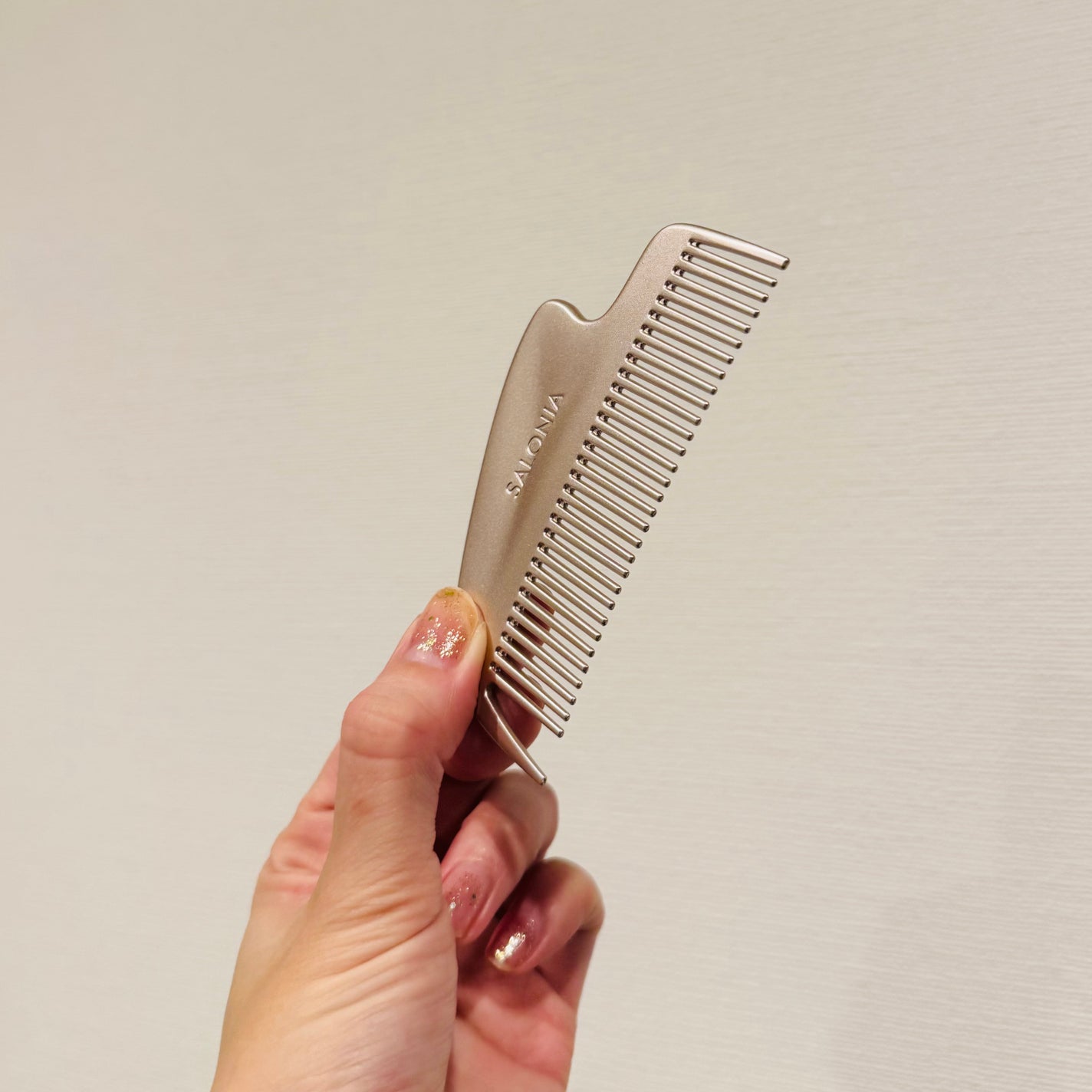 サロニア グロッシーケア メタルカッサコーム/SALONIA/ヘアコームを使ったクチコミ(2枚目)