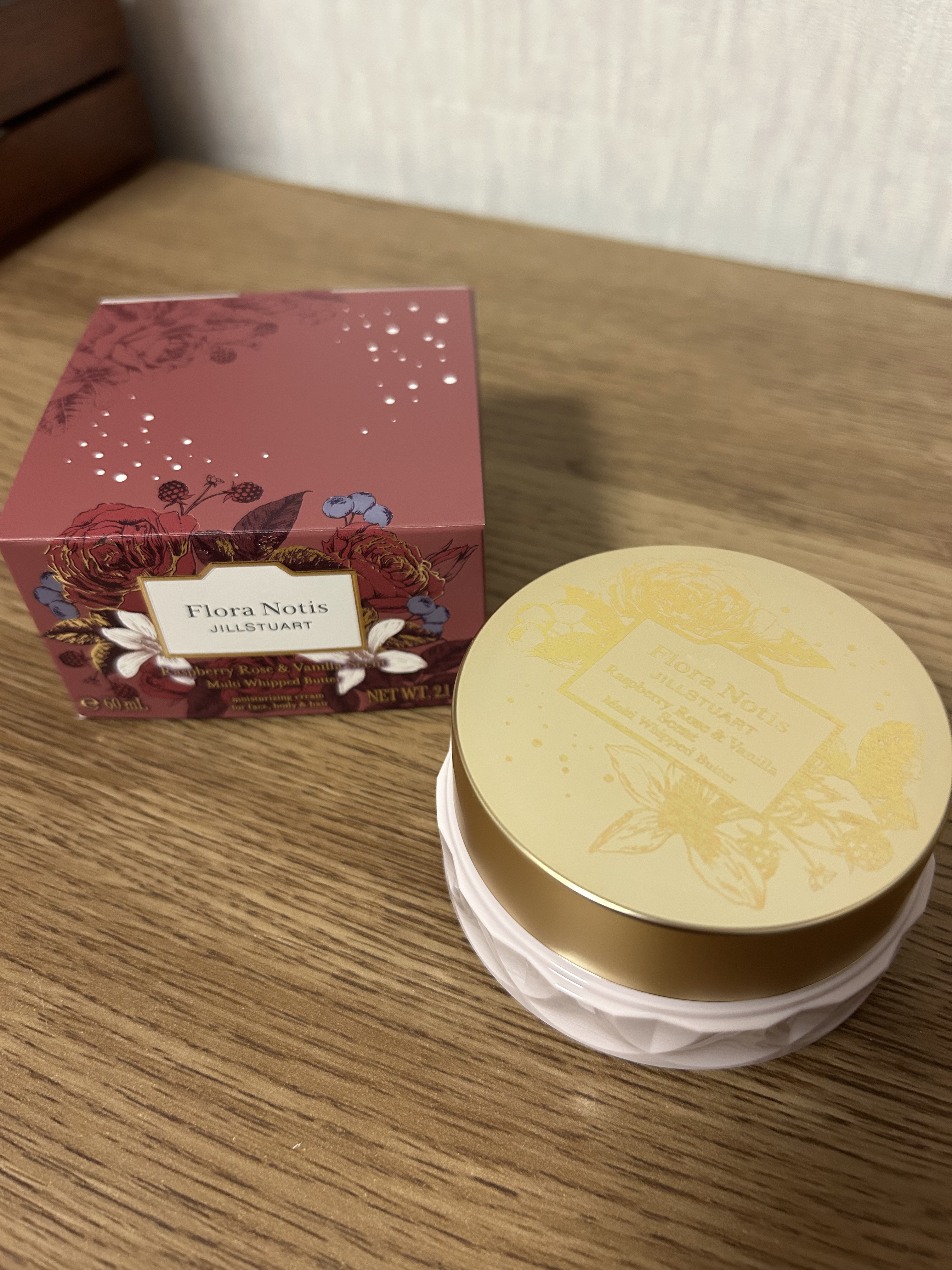 Flora Notis JILL STUART Flora Notis JILL STUARTラズベリーローズ＆バニラ マルチホイップバターのクチコミ「
ラズベリーローズ＆バニラの香り。

これだけで気になってて。
セットまではいらないな…と思っ.....」（2枚目）