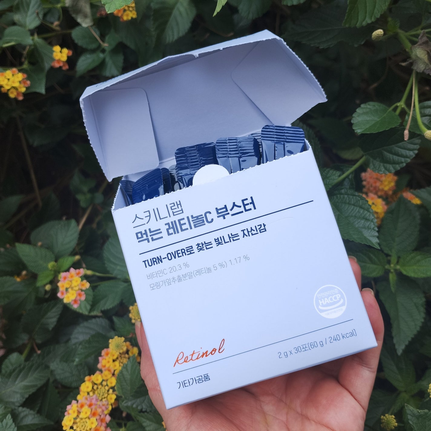 mcgroupakiko on LIPS 「くすみがちの年齢肌に100%植物性モリンガの葉から抽出したレチ..」(3枚目)