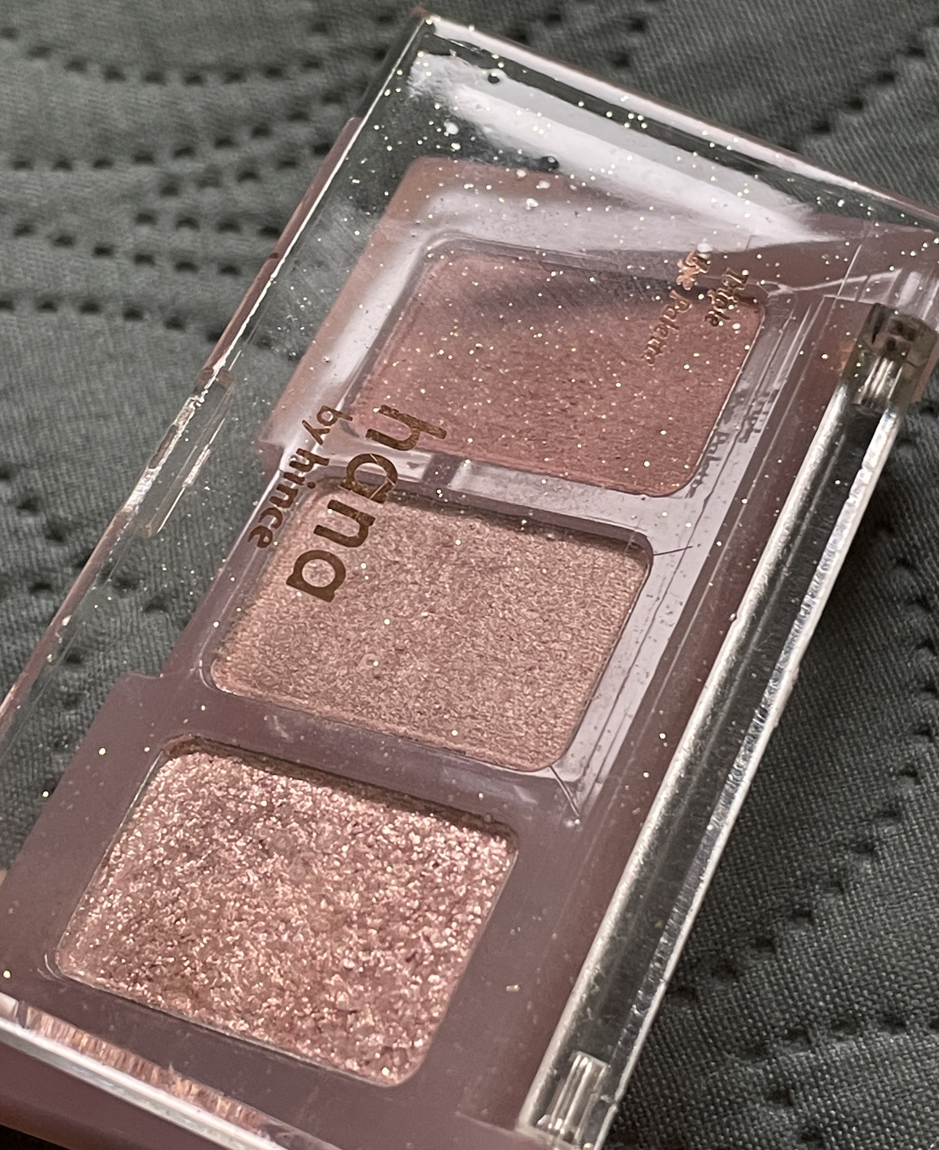 トリプルアイパレット 04 シャインピンク(2025ホリデー限定)/hana by hince/アイシャドウパレットを使ったクチコミ（3枚目）