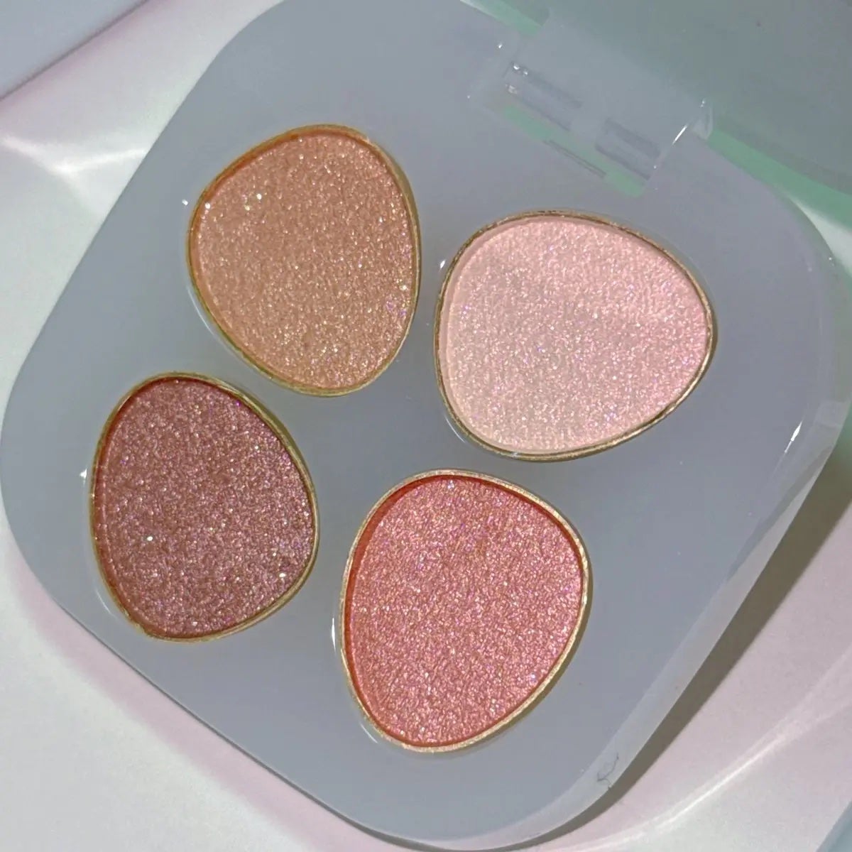 トーン ペタル フロート アイパレット/to/one/アイシャドウパレットを使ったクチコミ(3枚目)