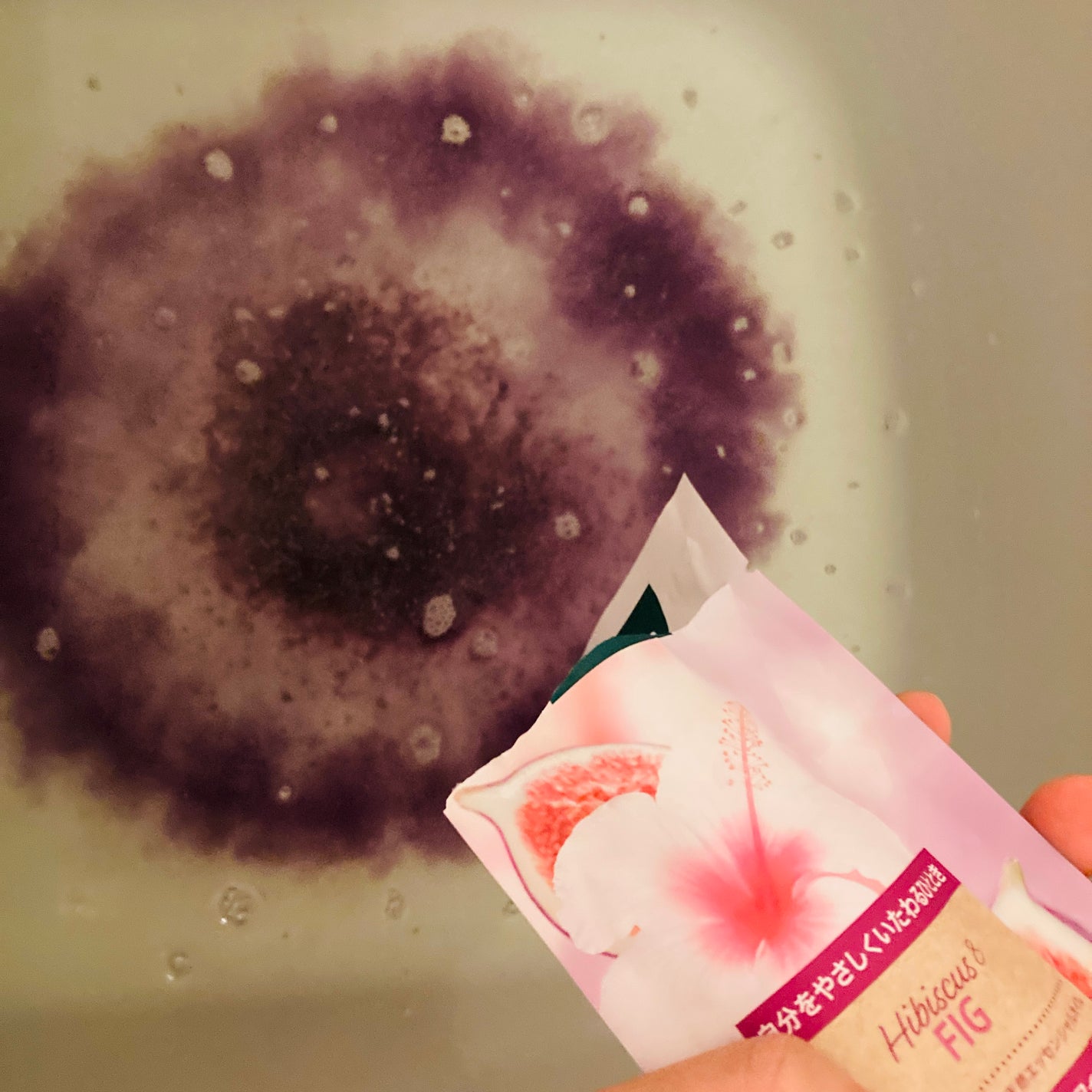 クナイプ バスソルト ハイビスカス&フィグの香り/クナイプ/無機塩系入浴剤を使ったクチコミ(2枚目)