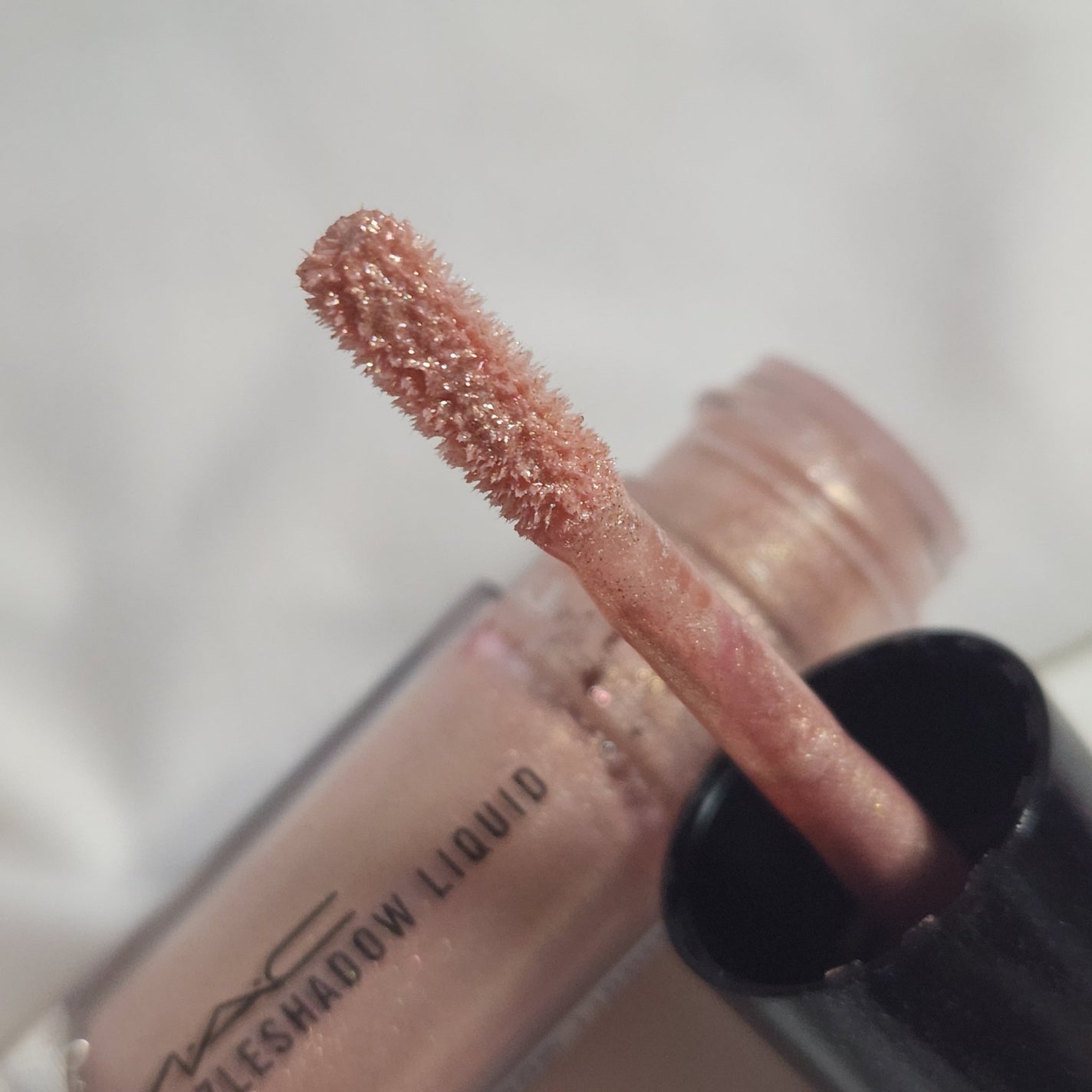 ダズルシャドウ リキッド/M・A・C/リキッドアイシャドウを使ったクチコミ(4枚目)