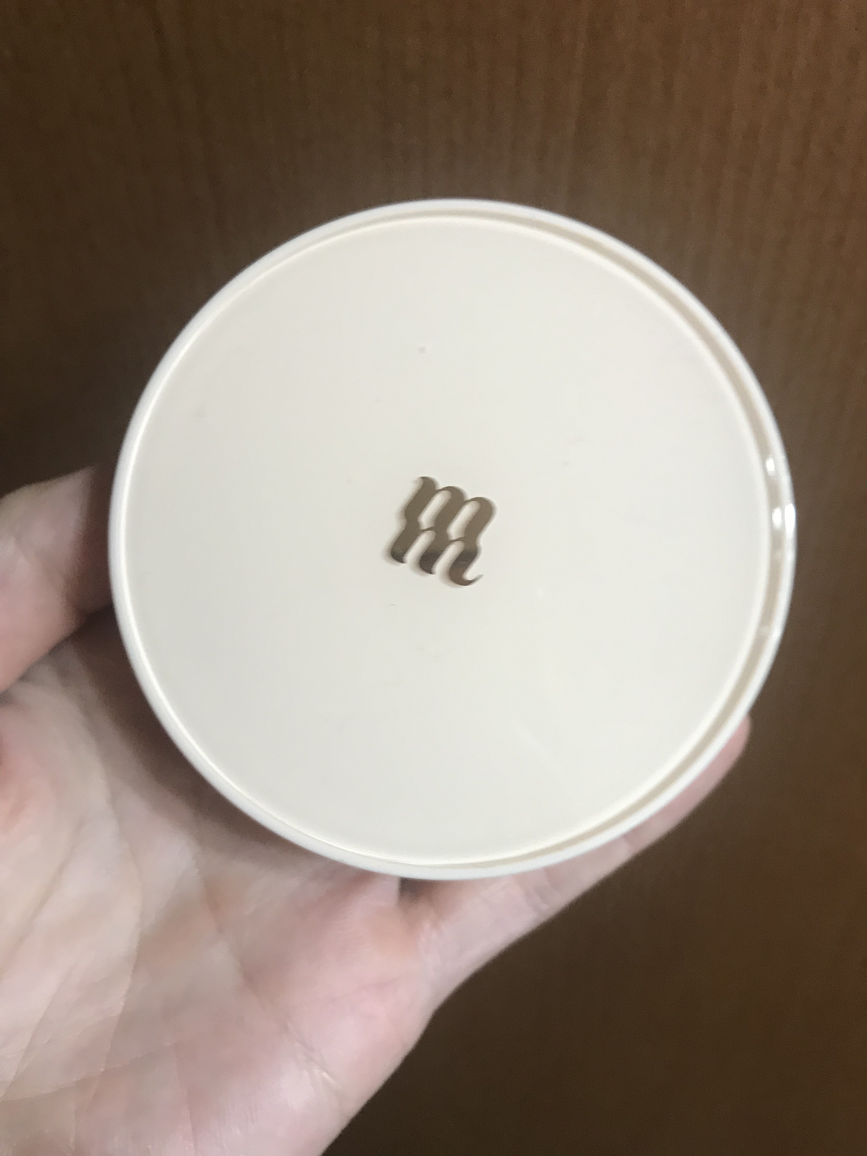 MERZY
ザエアリーグロウフィットクッション

SPF50+PA +++

軽い付け心地で塗ってる感じが
ほとんどしなくて良いです😊

グロウクッションですが
自然なツヤで元から素肌が綺麗に
なったような感じになる気がします👍

カバ