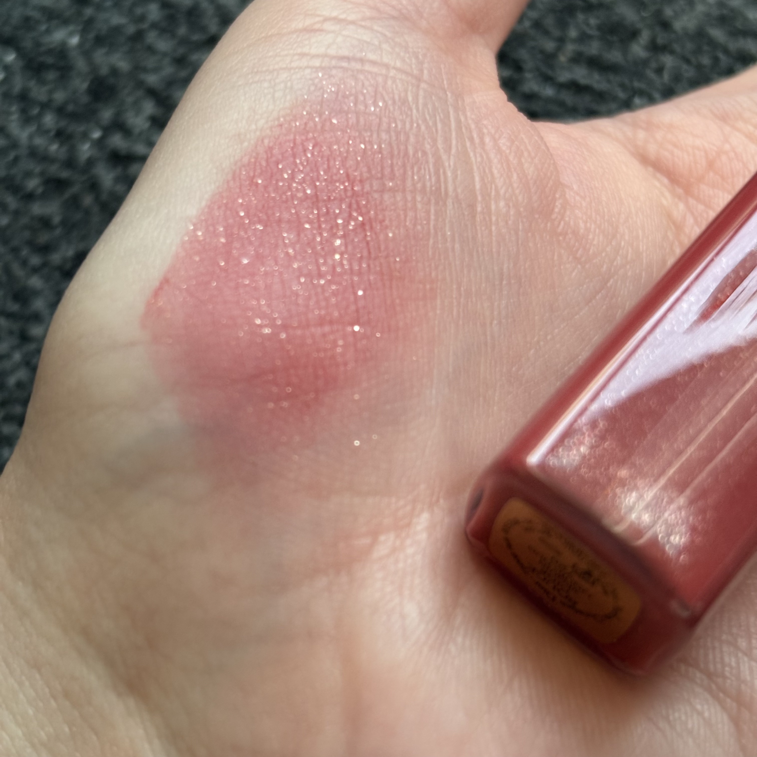 ルージュ ディオール シークイン リキッド デュオ（ホリデーコレクション 2025 限定品）/Dior/口紅・グロス・リップライナー・リップケアを使ったクチコミ（3枚目）