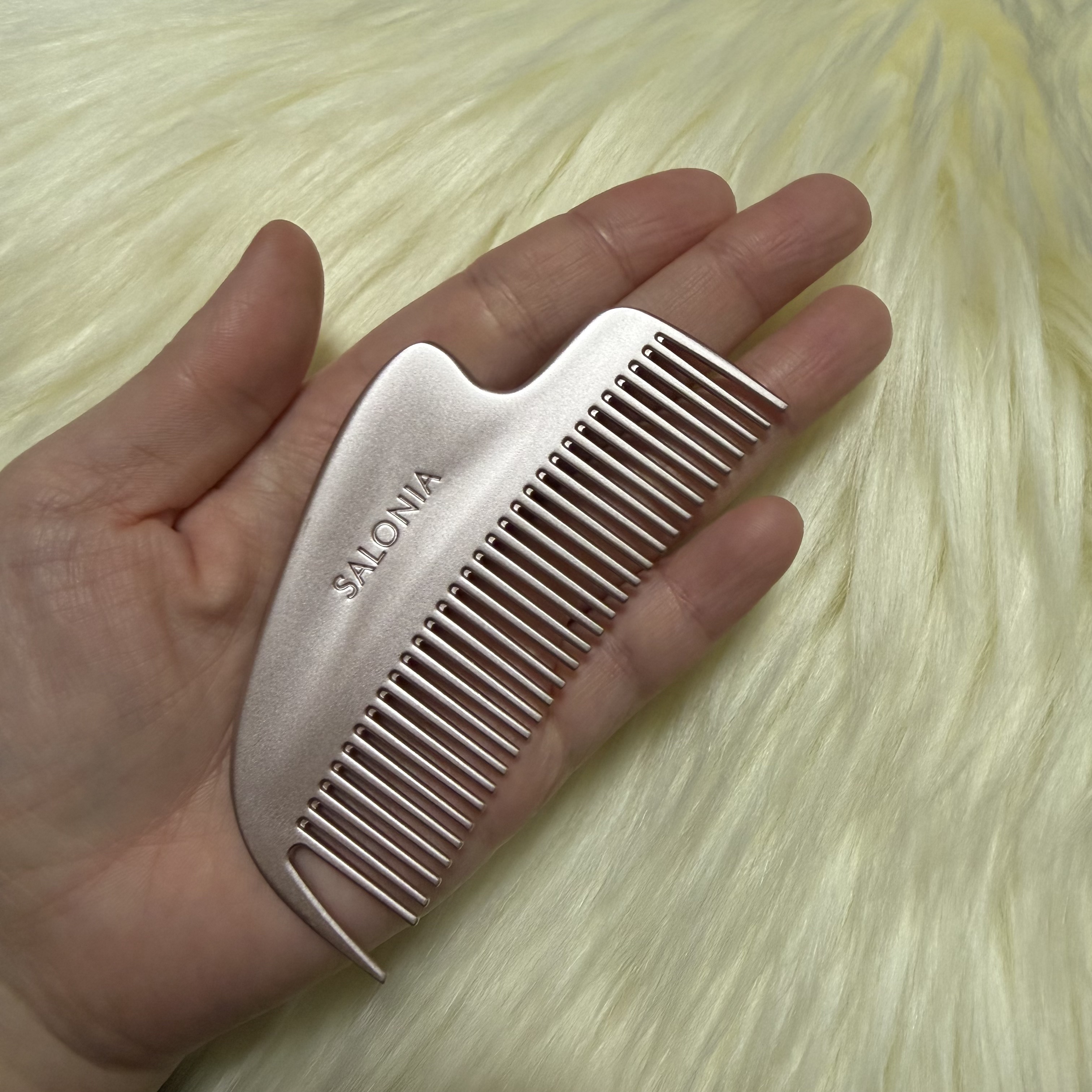 サロニア　グロッシーケア メタルカッサコーム/SALONIA/ヘアコームを使ったクチコミ（1枚目）