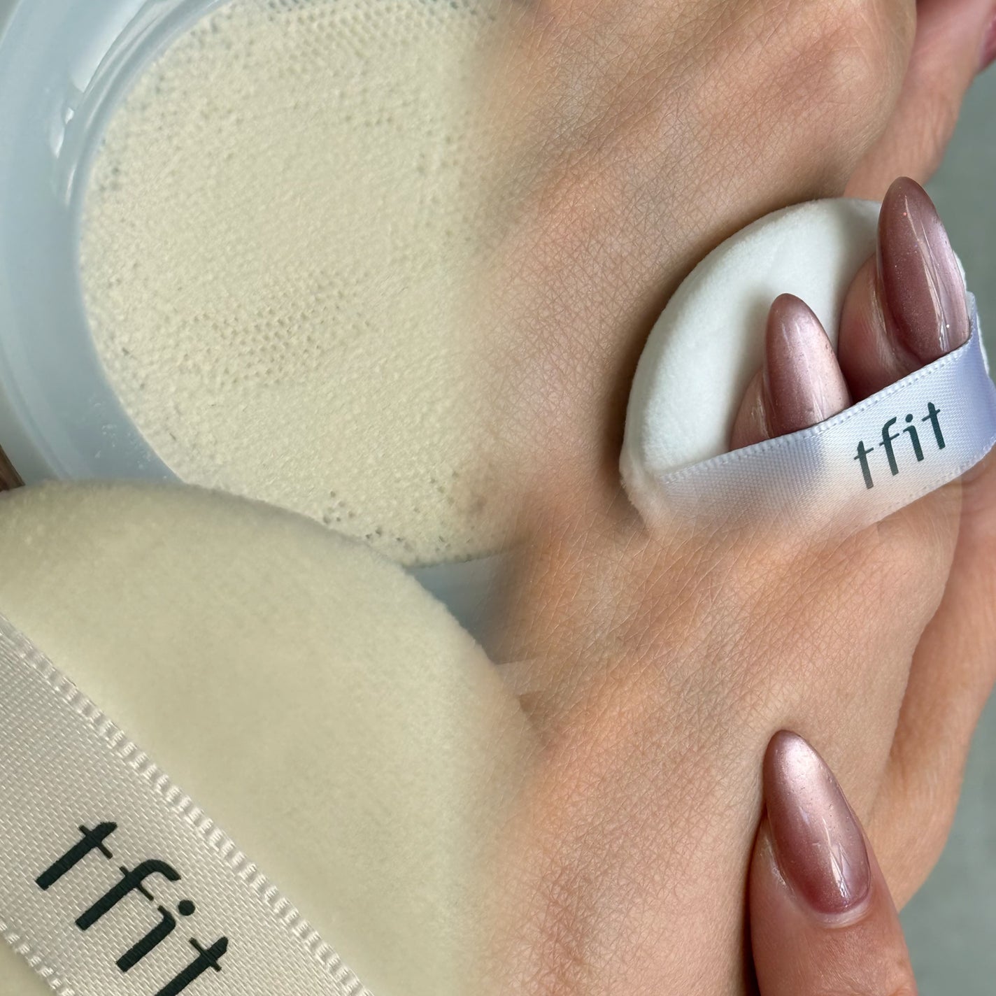 トランスルーセントセットエッセンシャルパウダー/TFIT/ルースパウダーを使ったクチコミ(2枚目)