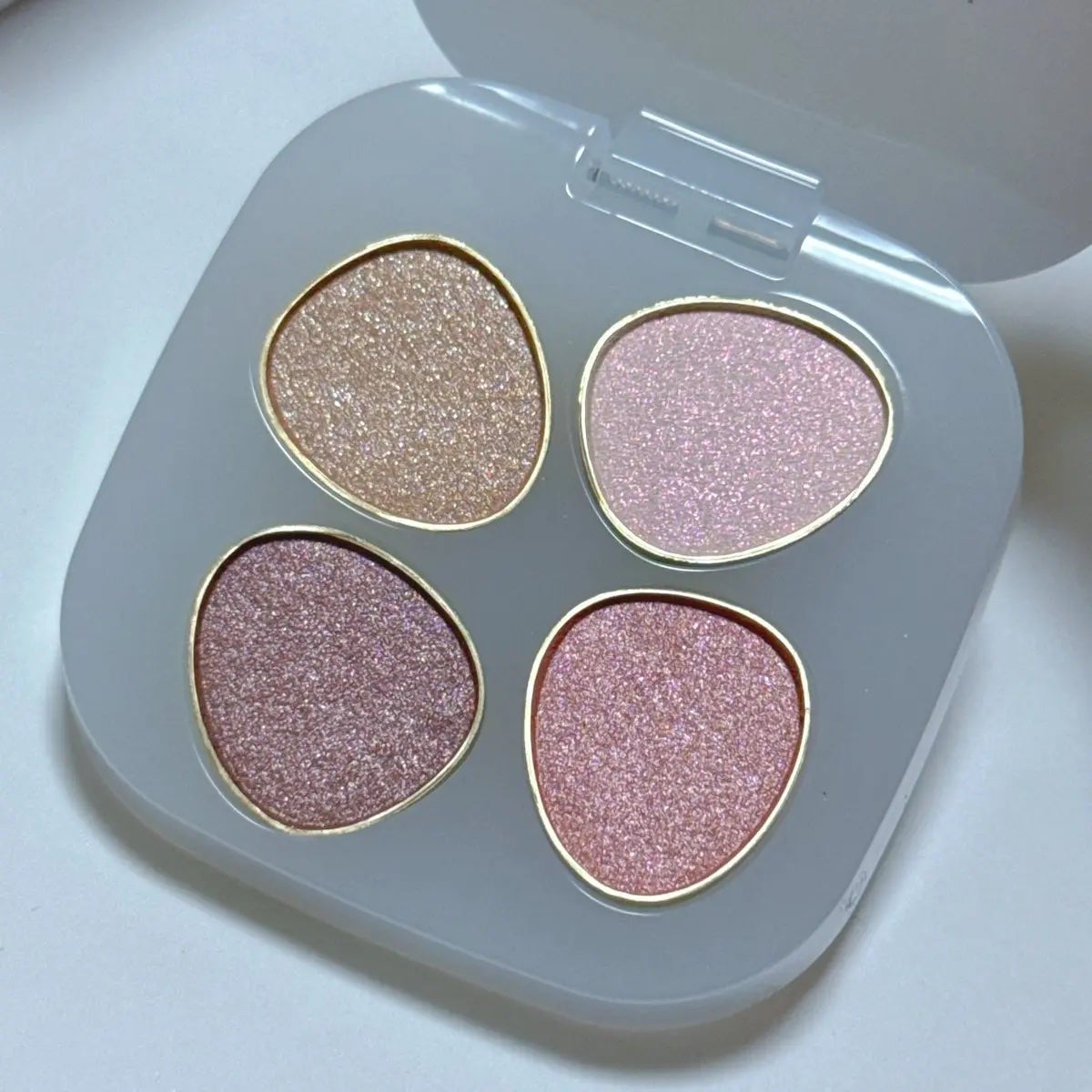 トーン ペタル フロート アイパレット/to/one/アイシャドウパレットを使ったクチコミ(2枚目)