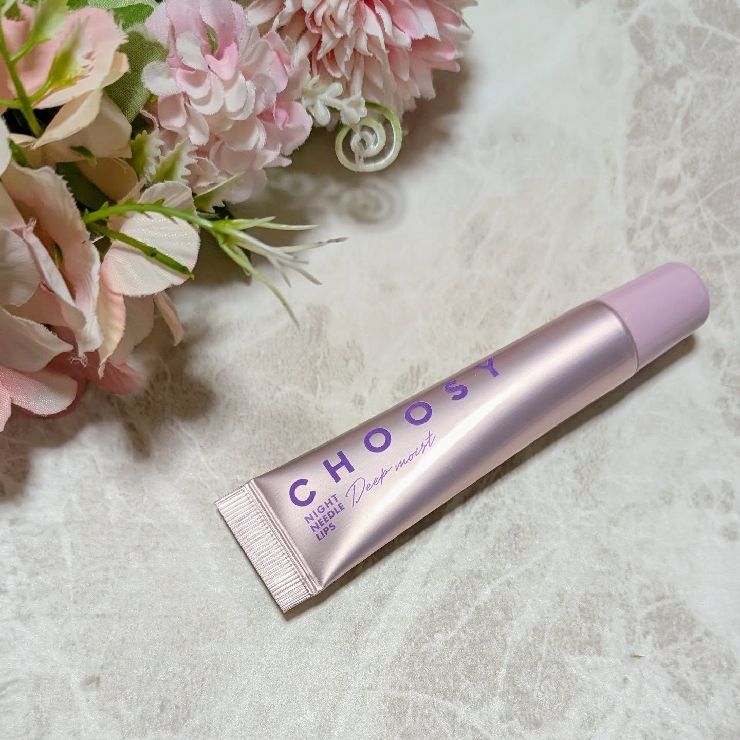 CHOOSY ナイトニードルリップのクチコミ「7万本の美容針(保湿成分：加水分解カイメン)×集中ショットで角質層まで直接アプローチ。

唇の.....」（3枚目）