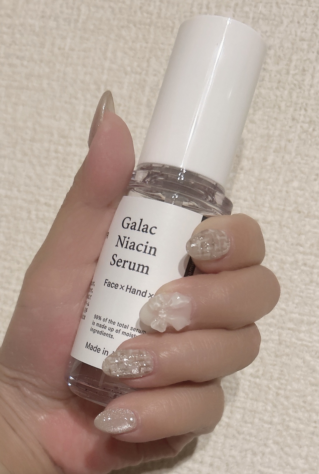 ネイルチェンジ(カラーを)

MRIを撮るためにオフしなくちゃいけなくてピンクのは落としたので色を変えて同じデザインに笑

そこのサロンで販売している美容液と一緒に📷
爪はもちろん手も顔も使える美容液だよ！

ネイルサロンからこんなに好き