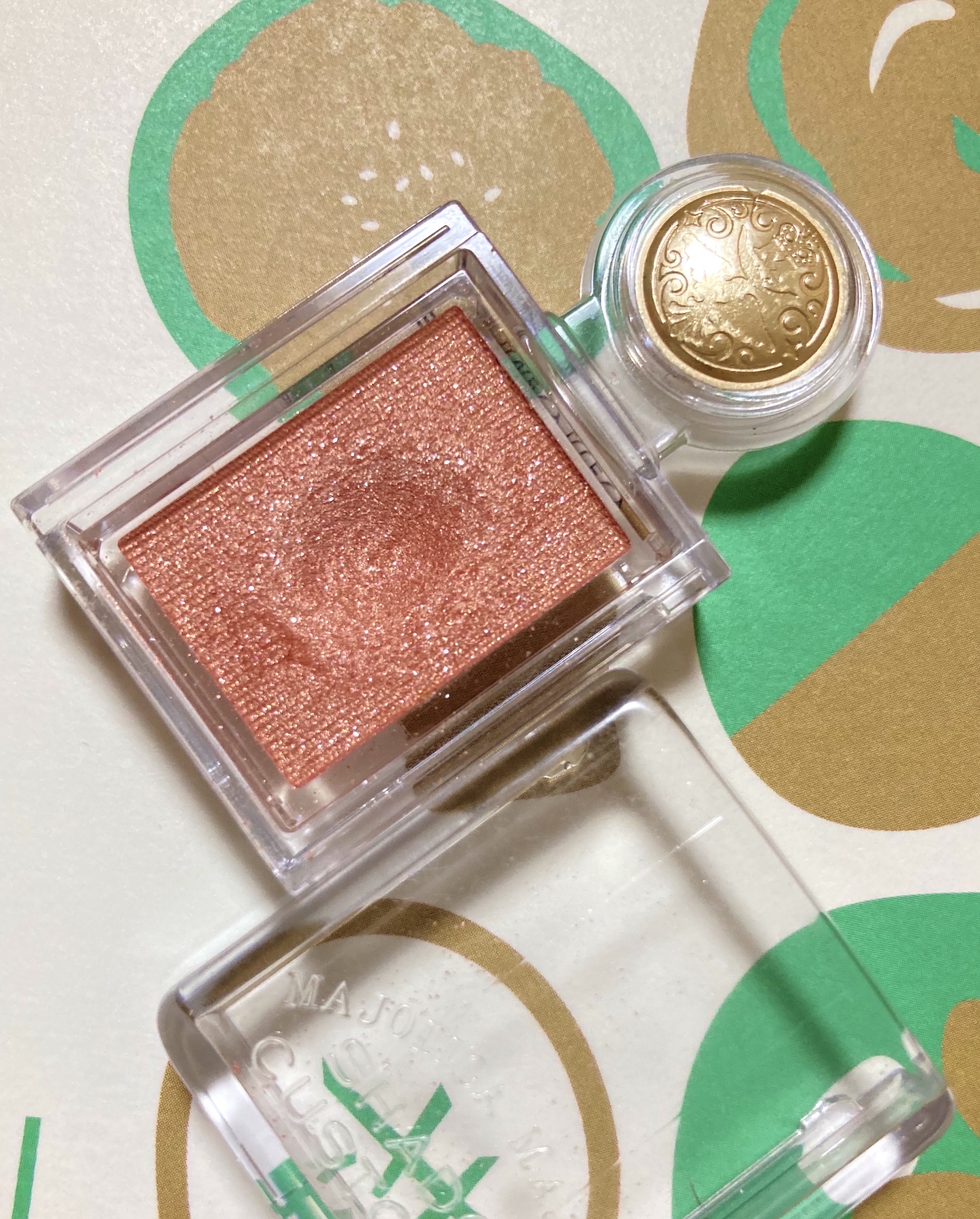 ¥550で楽しめる、
大人ピンクティーカラー💖

🌸 甘さと深みが絶妙に混ざったピンク
🎨 濃すぎず、自然な発色
✨️ ラメは細かくて上品
👜 持ち運びしやすい所サイズ
🌿 腫れぼったくならず、毎日使いたくなるアイシャドウです😊