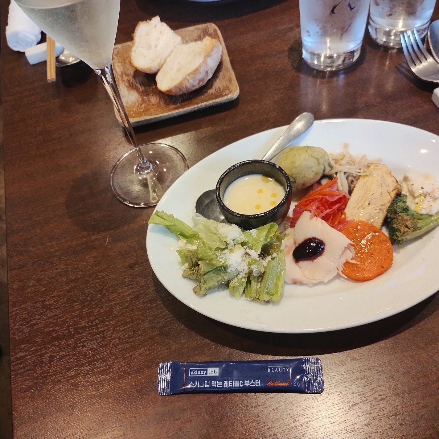 mcgroupakiko on LIPS 「くすみがちの年齢肌に100%植物性モリンガの葉から抽出したレチ..」(1枚目)