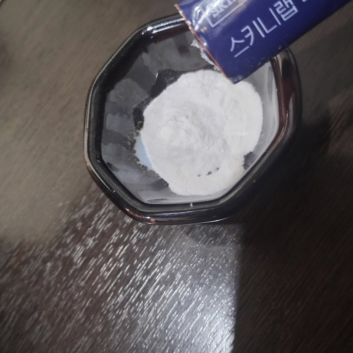 mcgroupakiko on LIPS 「くすみがちの年齢肌に100%植物性モリンガの葉から抽出したレチ..」(4枚目)