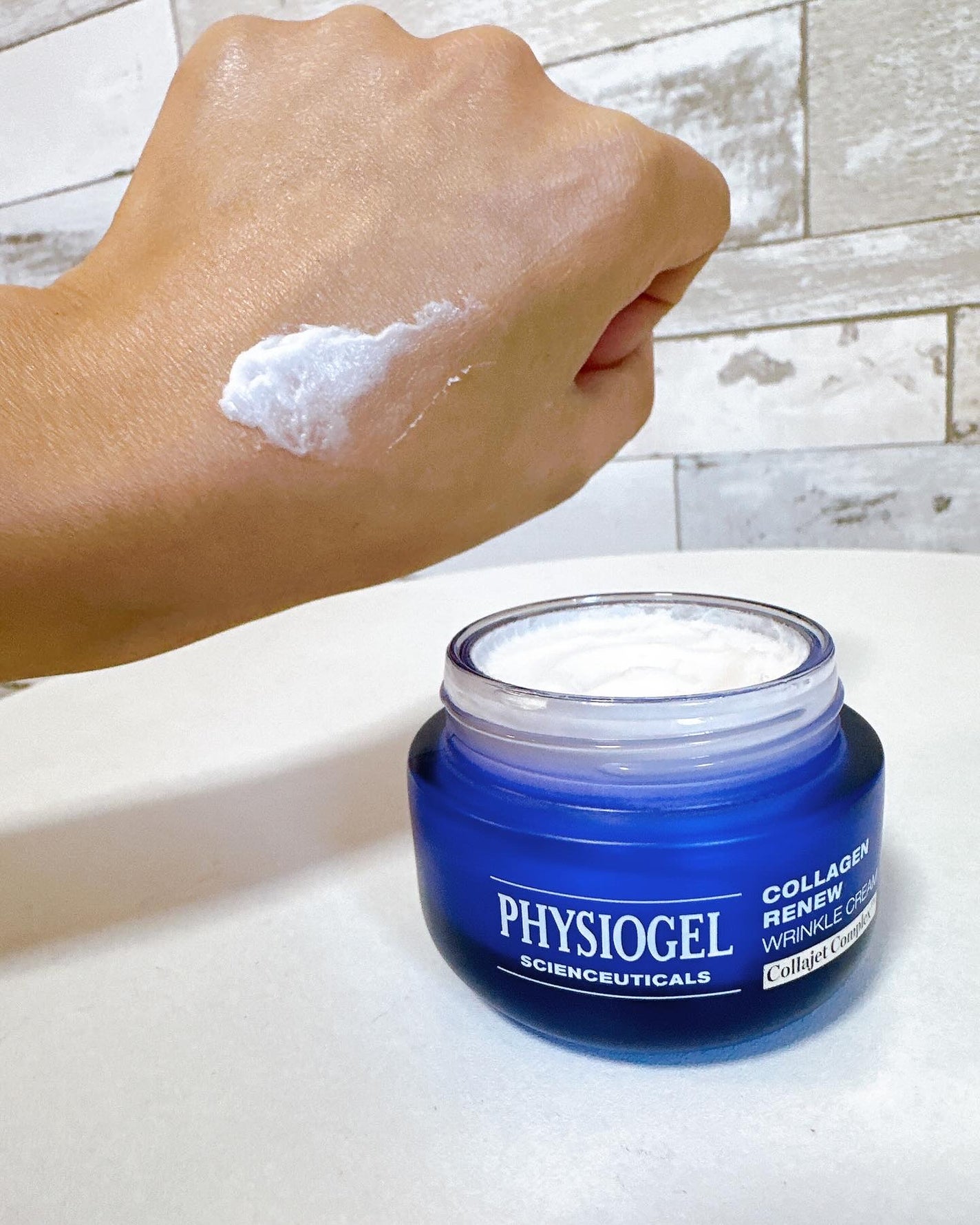 あいフォロバ100% on LIPS 「・目立つシワの特化クリームで、深いほうれい線&首のシワを一気に..」(2枚目)