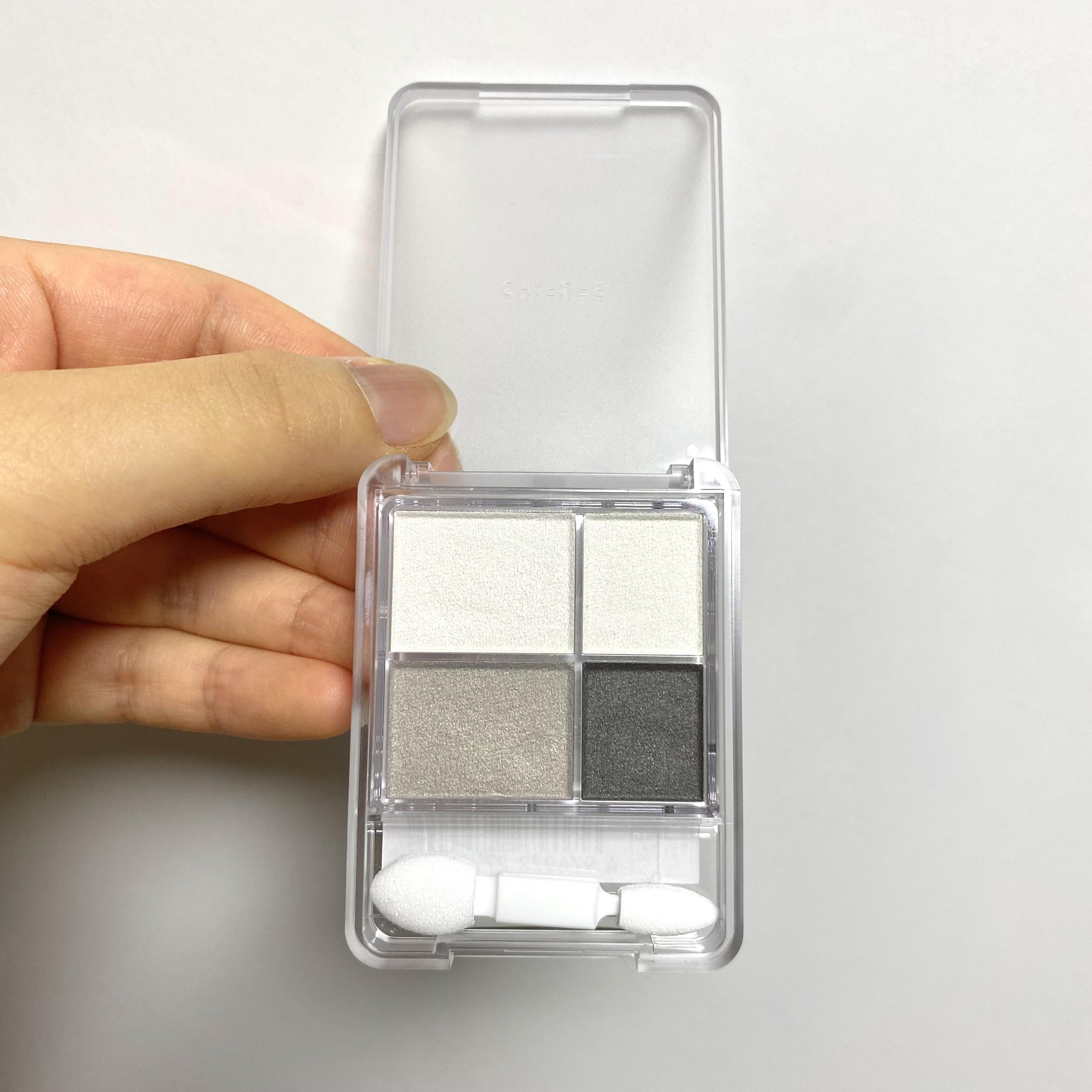 グラデーション アイシャドウ 06 グレー/ちふれ/アイシャドウパレットを使ったクチコミ（2枚目）