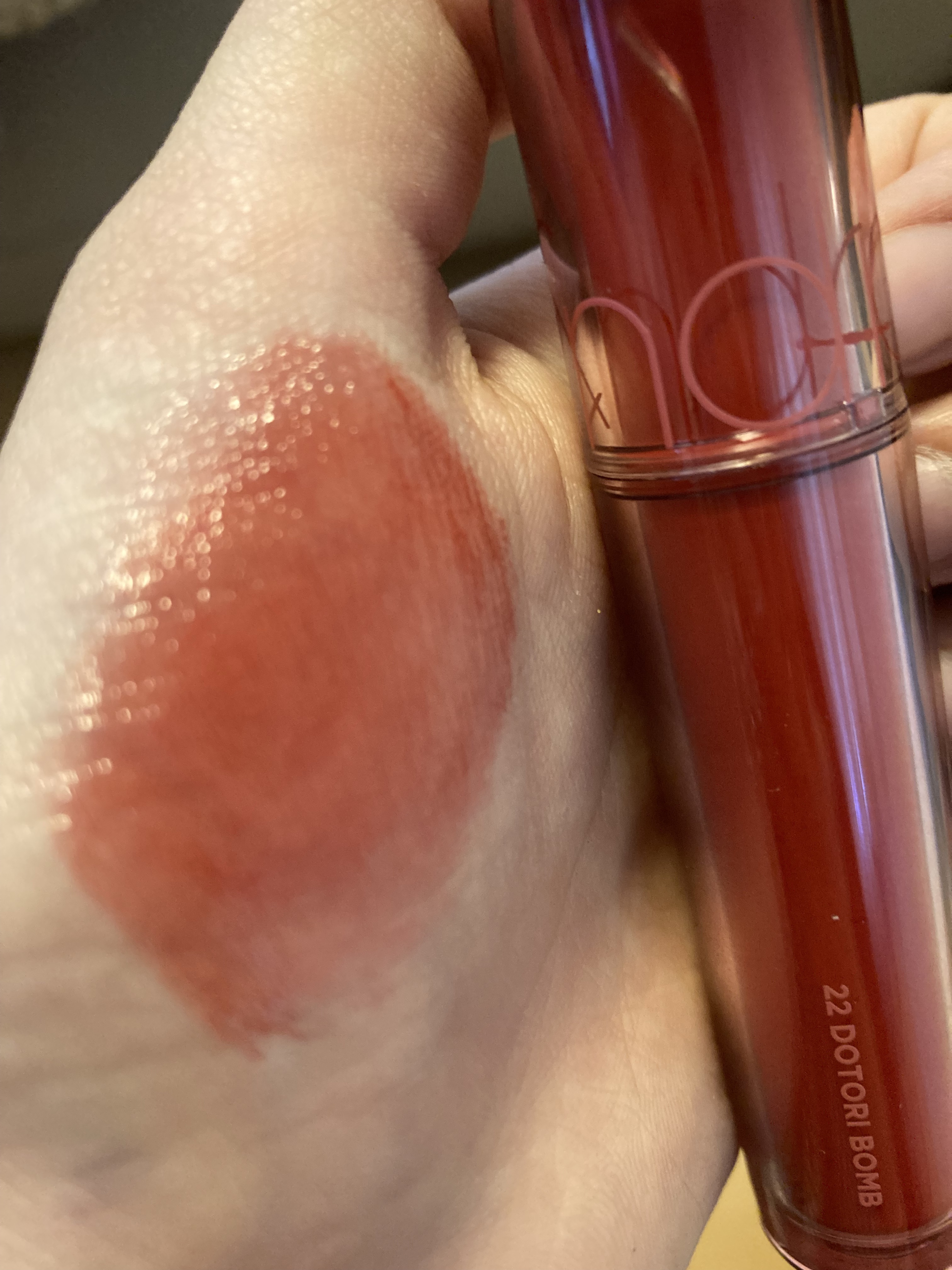 ザ ジューシーラスティングティント 22 ドトリボム/rom&nd/リップティントを使ったクチコミ（1枚目）