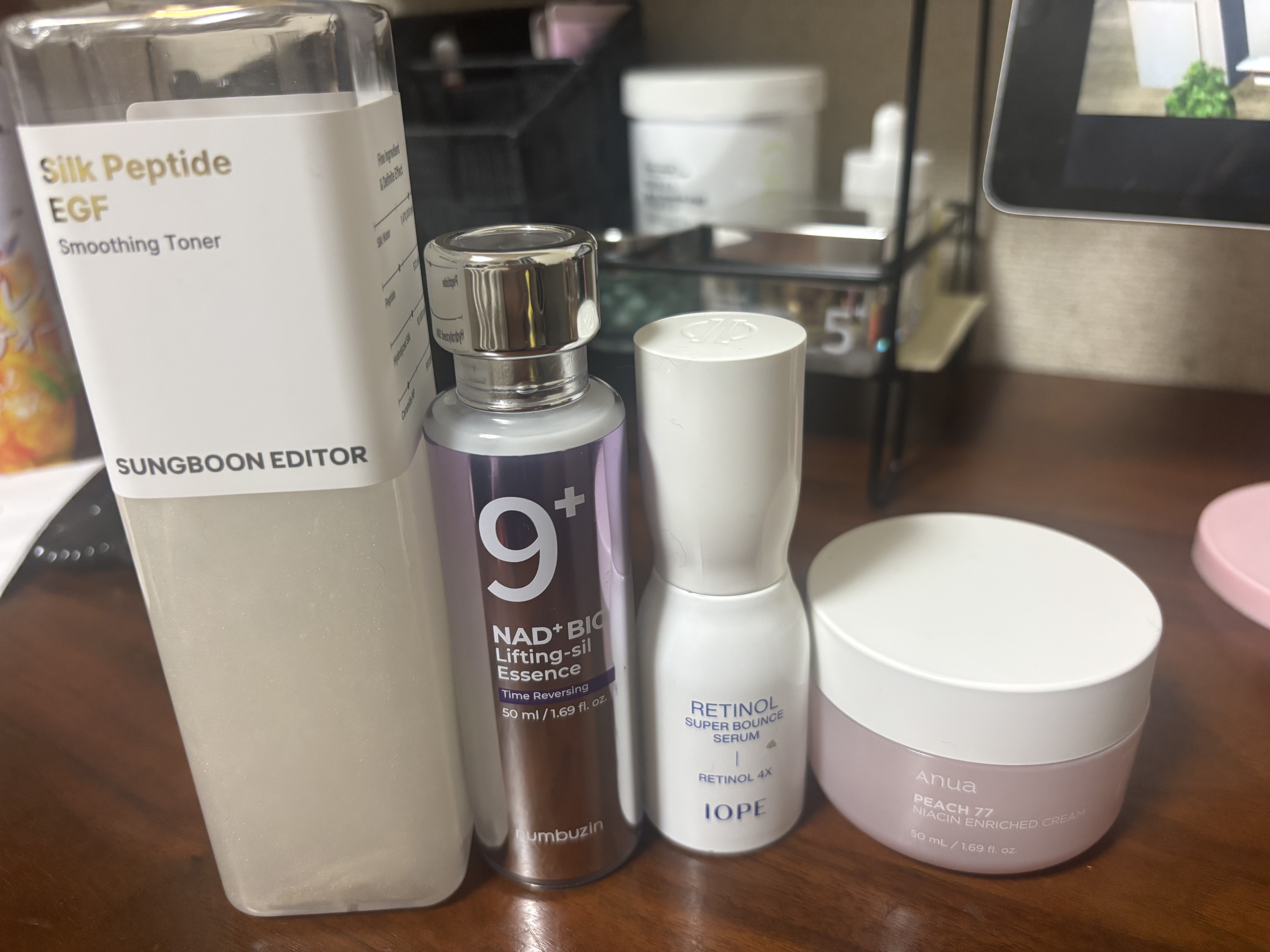 今日の保湿〜

お風呂終わりにvtのシカマスクして

SUNGBOON EDITOR成分エディターシルクペプチドEGFスムージングトナー

からのnumbuzin9番 NMNバイオリフト

濃縮美容液を4プッシュ

5分待ってから

IOP