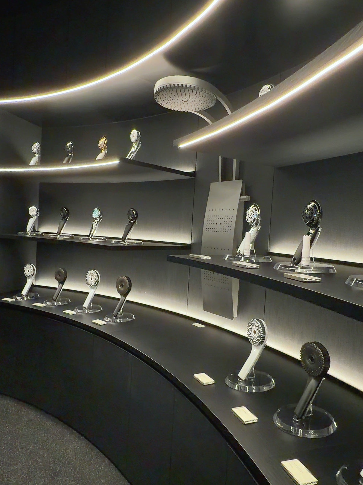 ノルン on LIPS 「Refa銀座に行って来たよ❤︎限定品がものすごくてもー涙目🥹あ..」(10枚目)