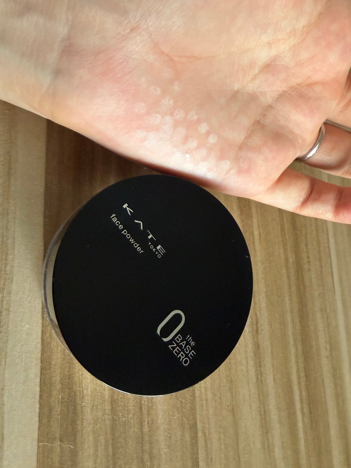 ケイト フェイスパウダーZ(オイルブロック)/KATE/ルースパウダーを使ったクチコミ(2枚目)