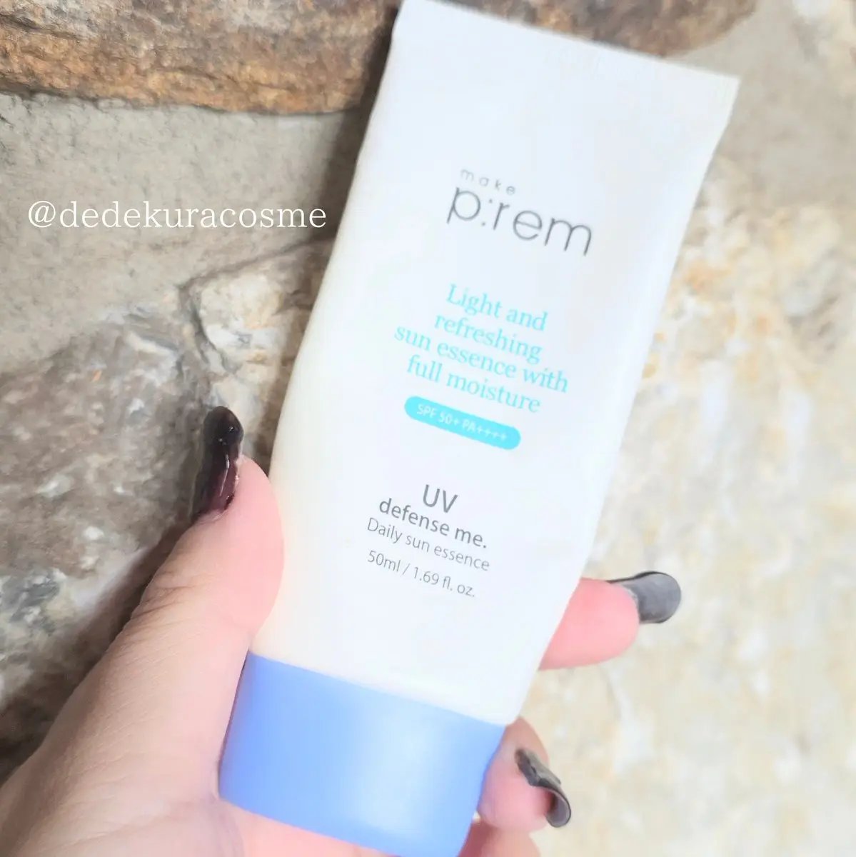 メイクプレムの日焼け止めデイリーサンエッセンス使い切り🫧かなりみずみずしいテクスチャーで軽いから肌負担も少なく軽めのクリーム感覚で使えたよ👏🏻休日のメイクしない日に使用してたけどもちろん焼けにくかったよ💯💯

#使い切りスキンケア