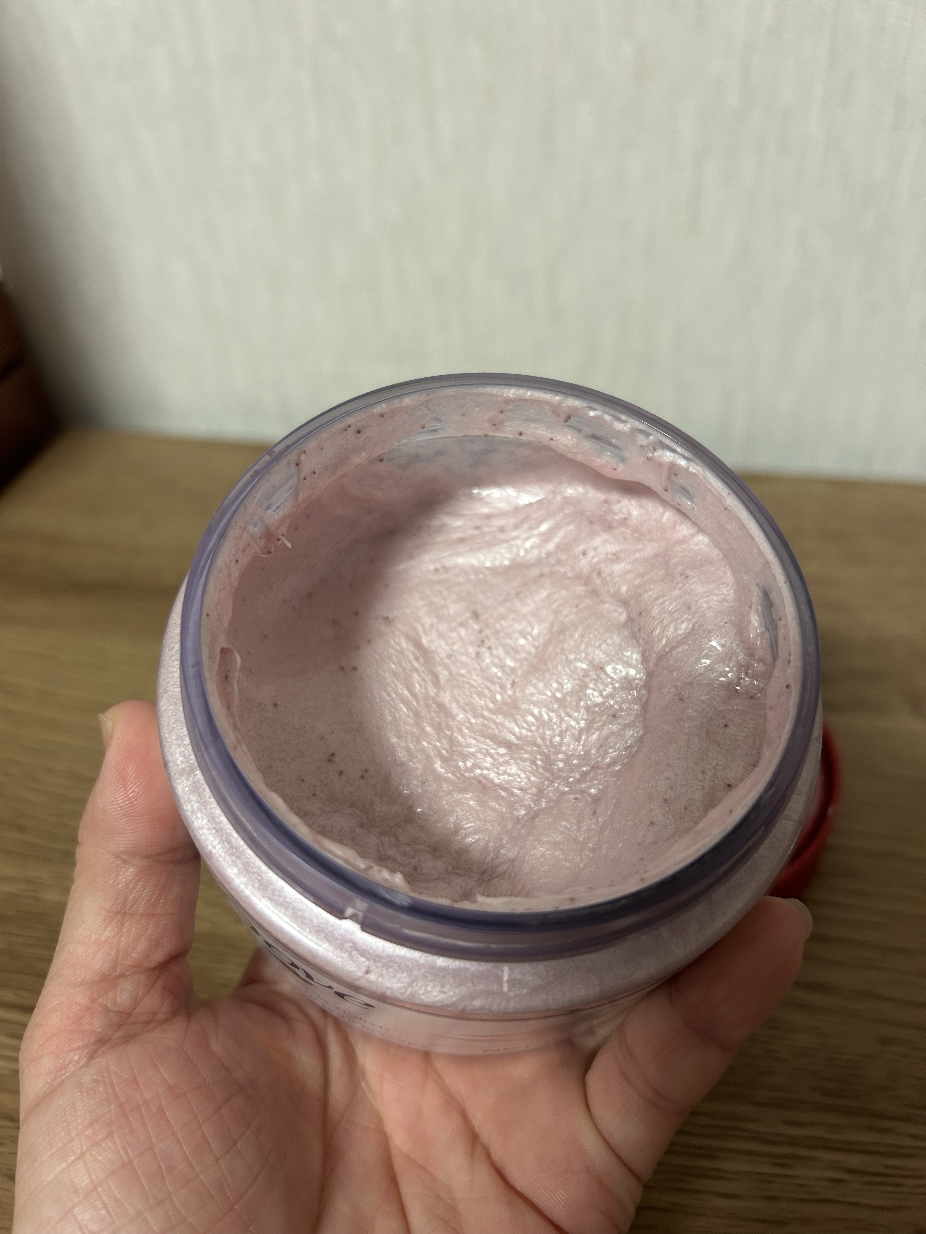 ダヴ ふわとろクリーミースクラブ ザクロ＆シアバター/ダヴ/ボディスクラブを使ったクチコミ（2枚目）