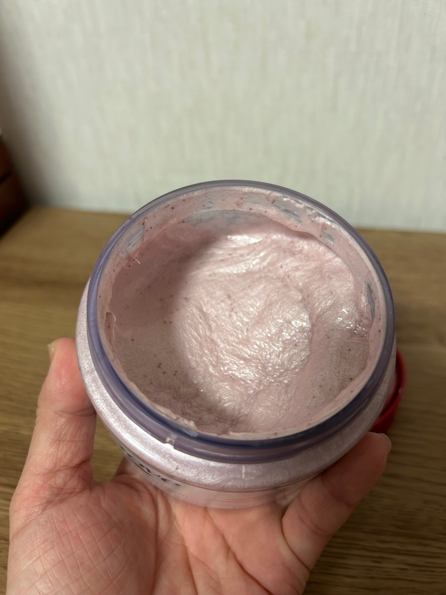 ダヴ ふわとろクリーミースクラブ ザクロ&シアバター/ダヴ/ボディスクラブを使ったクチコミ(2枚目)