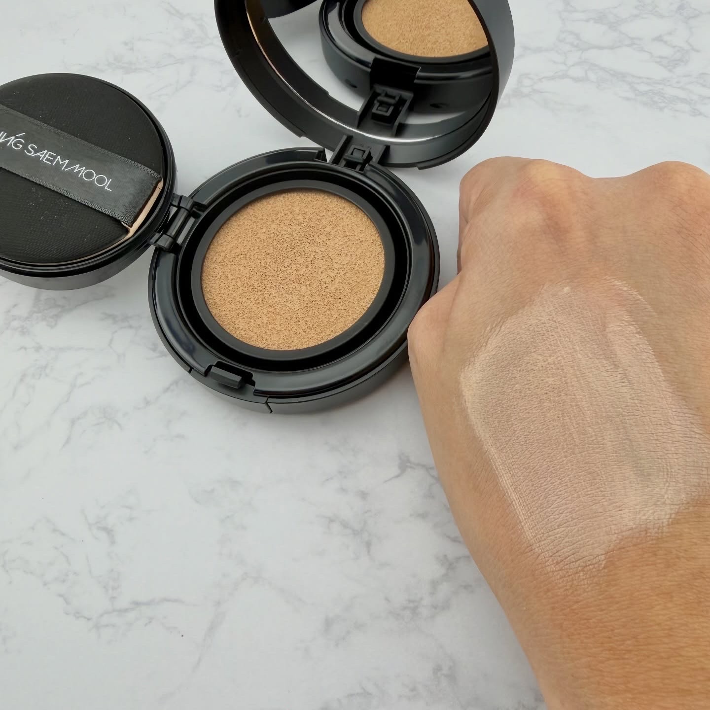 エッセンシャル スキン ヌーダー クッション Light(本体+リフィル)/JUNG SAEM MOOL/クッションファンデーションを使ったクチコミ（3枚目）