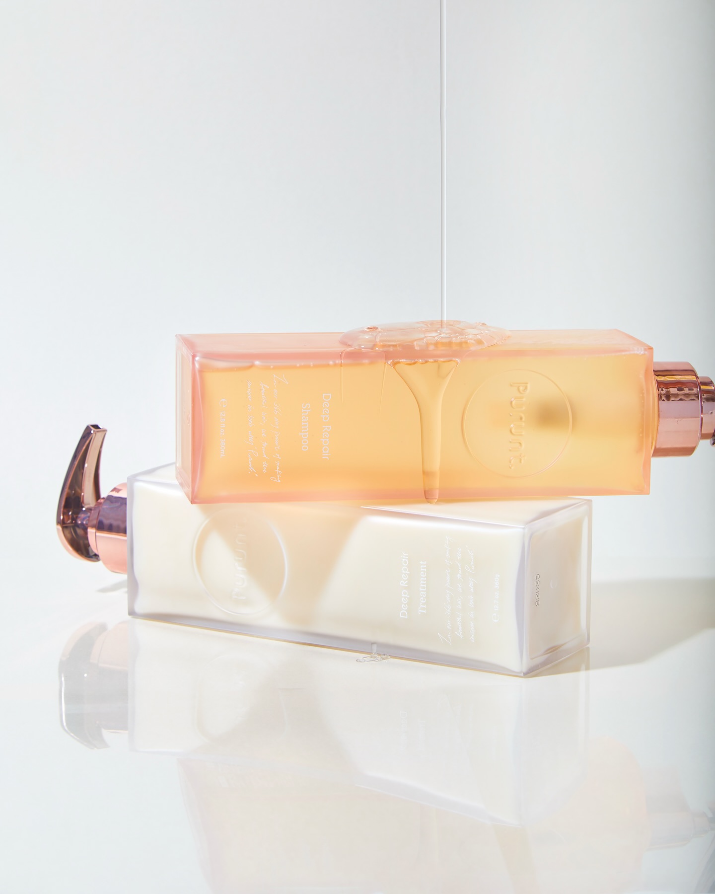 プルントのシャンプーは泡立ちが良いのも人気のひとつ💡🫧
とろんとしたなめらかなテクスチャーがクリーミーに泡立ち、髪の毛1本1本を包み込みながら、しっとり洗い上げます🧼
 
ダメージを受けた髪を内側から補修し、
洗うたびにぷるんとうるお