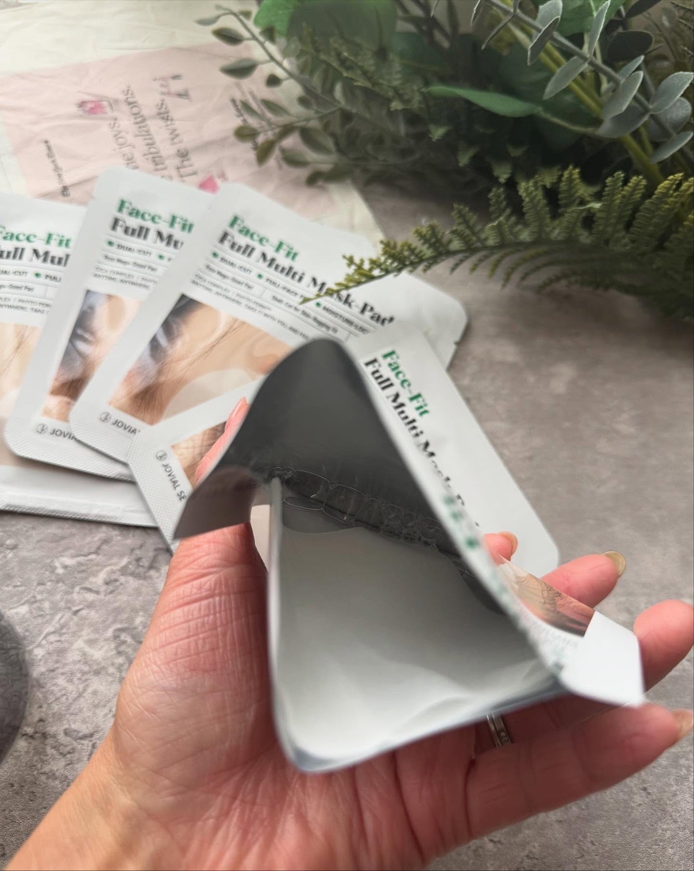 arisya08 on LIPS 「jovialフェイスフィットマルチマスクパッド🤍大判サイズ(..」(2枚目)