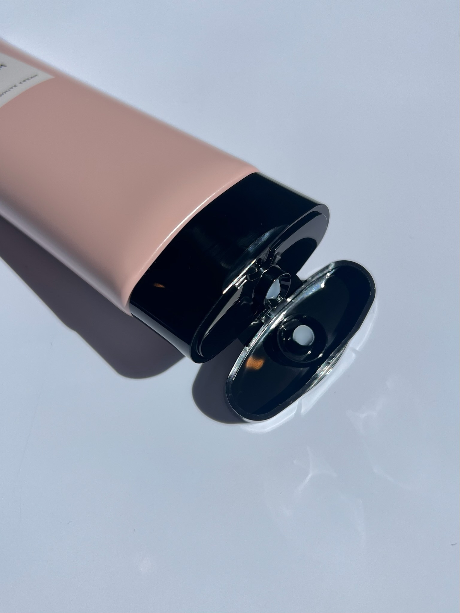 キューミースウィートボムホワイトクリーム/AGARISM/ボディクリームを使ったクチコミ（2枚目）