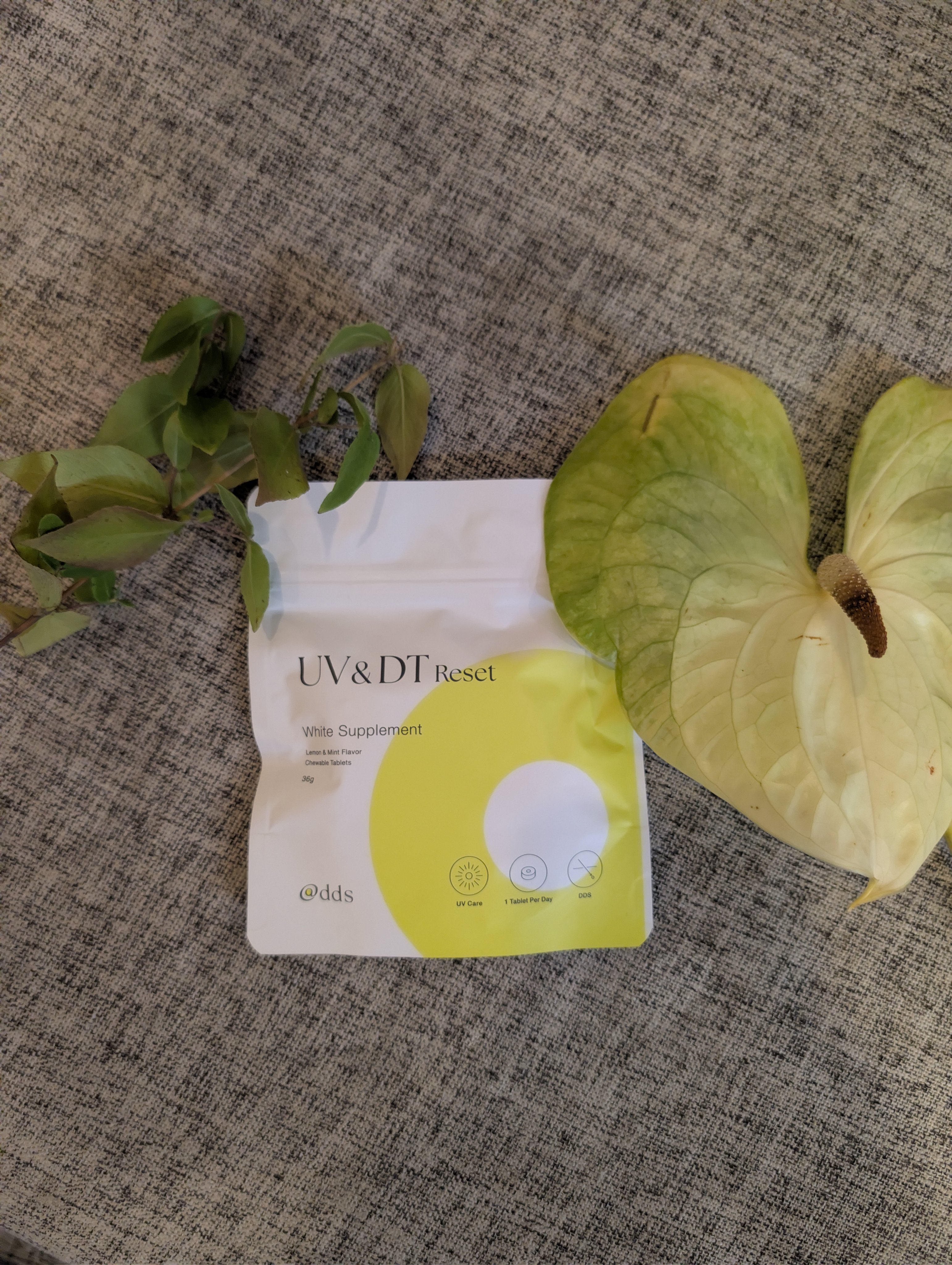 UV＆DTリセットホワイトサプリメント 

医療機関専売のUVケアやダウンタイムケアサプリメントだそうです！チュアブルの穴あき錠で、ビタミンD、A、C、さらにセラミド、ペプチドなどを配合しているそうです。子供も食べられるそうなので体に優しい