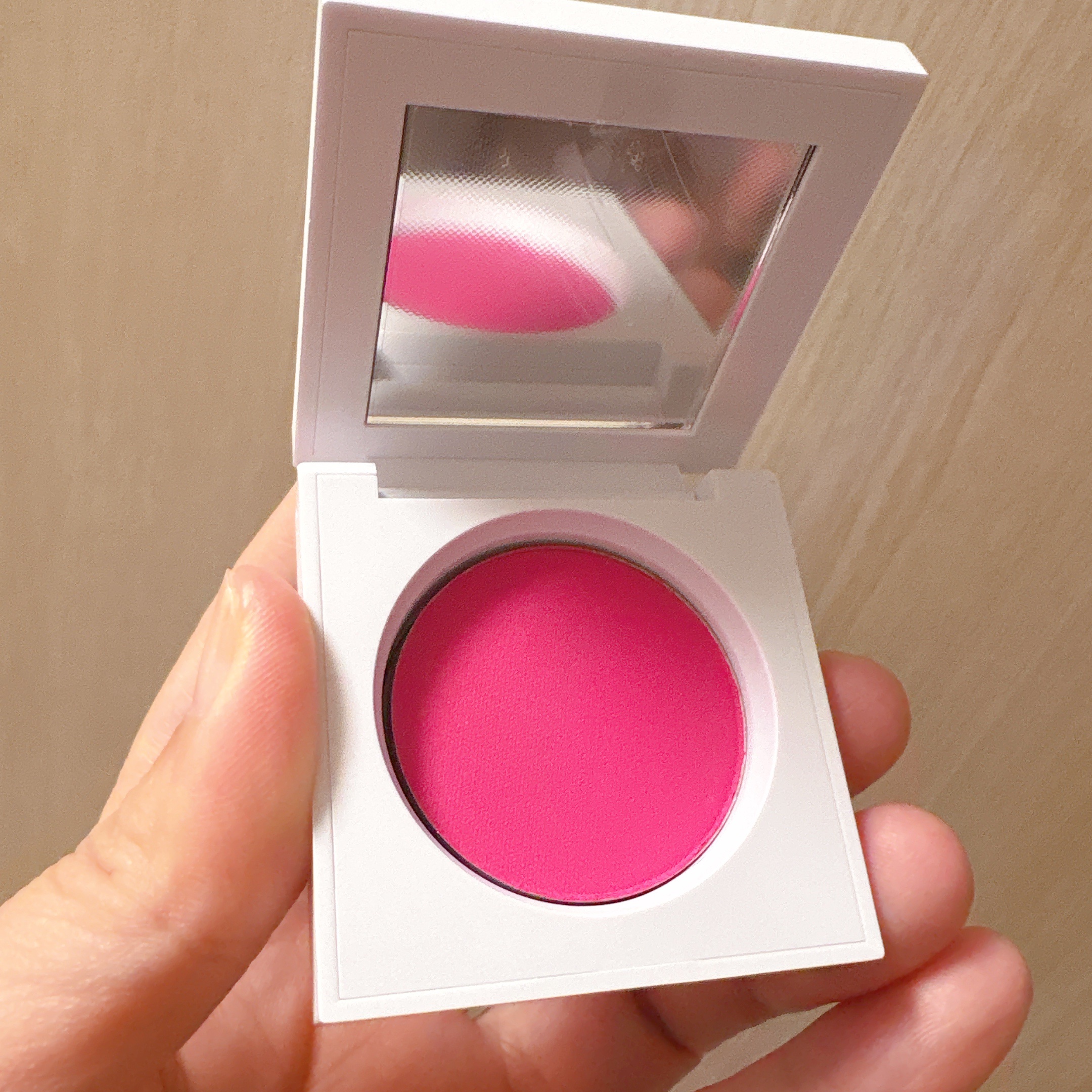 Ofra Cosmetics OFRA Pressed Blushのクチコミ「✔︎Ofra Cosmetics
pressed powder
Pink Lady





.....」（2枚目）