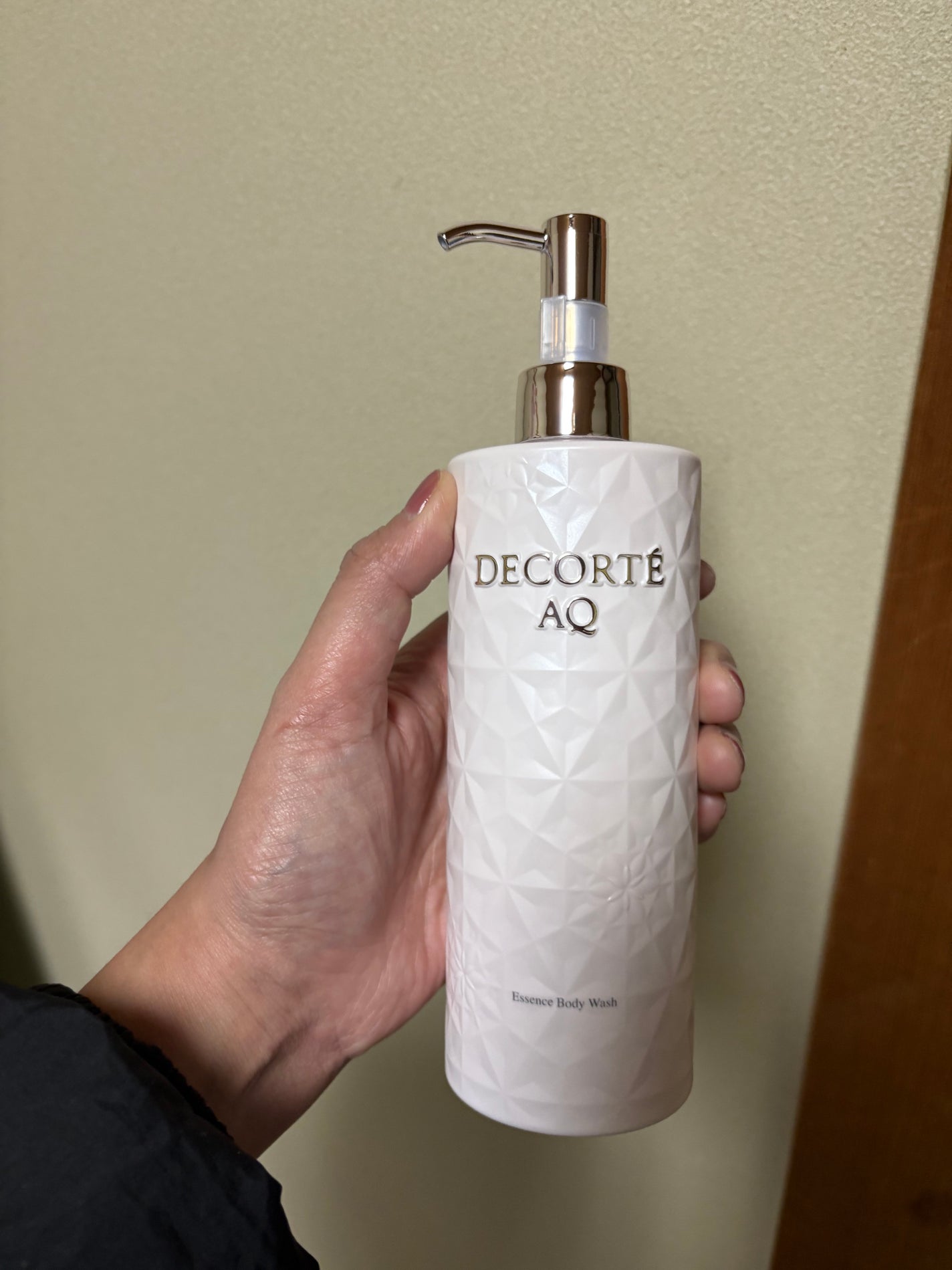 AQ ラディアンス マイルド エッセンス ボディウォッシュ/DECORTÉ/ボディソープを使ったクチコミ(1枚目)