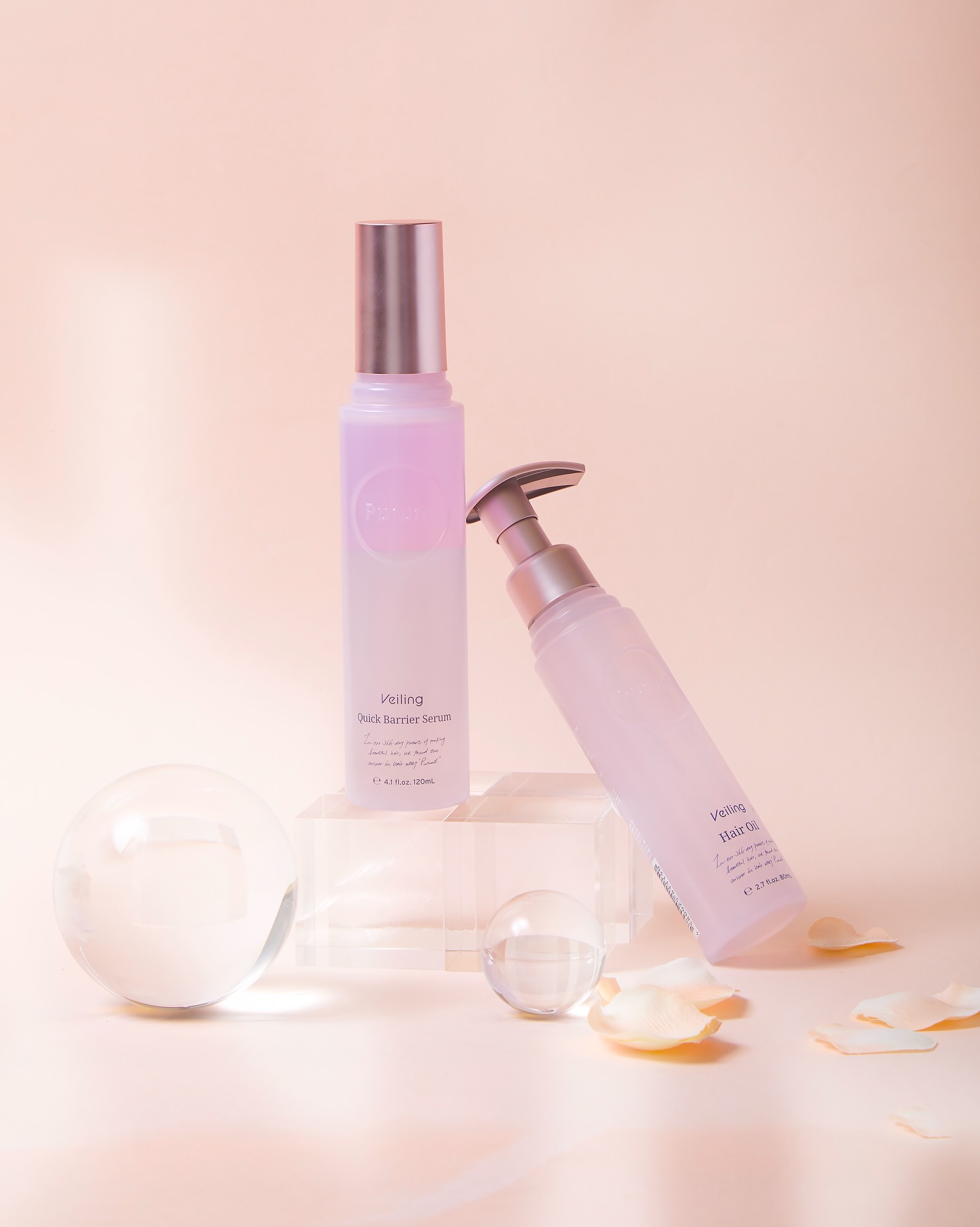 日曜日の夜、いかがお過ごしでしょうか🌙
疲れた日は、頑張った自分をプルントの香りで癒しませんか❔
 
ヴェーリングのヘアオイル＆ヘアミストは、
艶やかに咲き誇る花々をイメージした“ブルーミングフラワーブーケ”の香り🪷🫧
 
お風呂上が